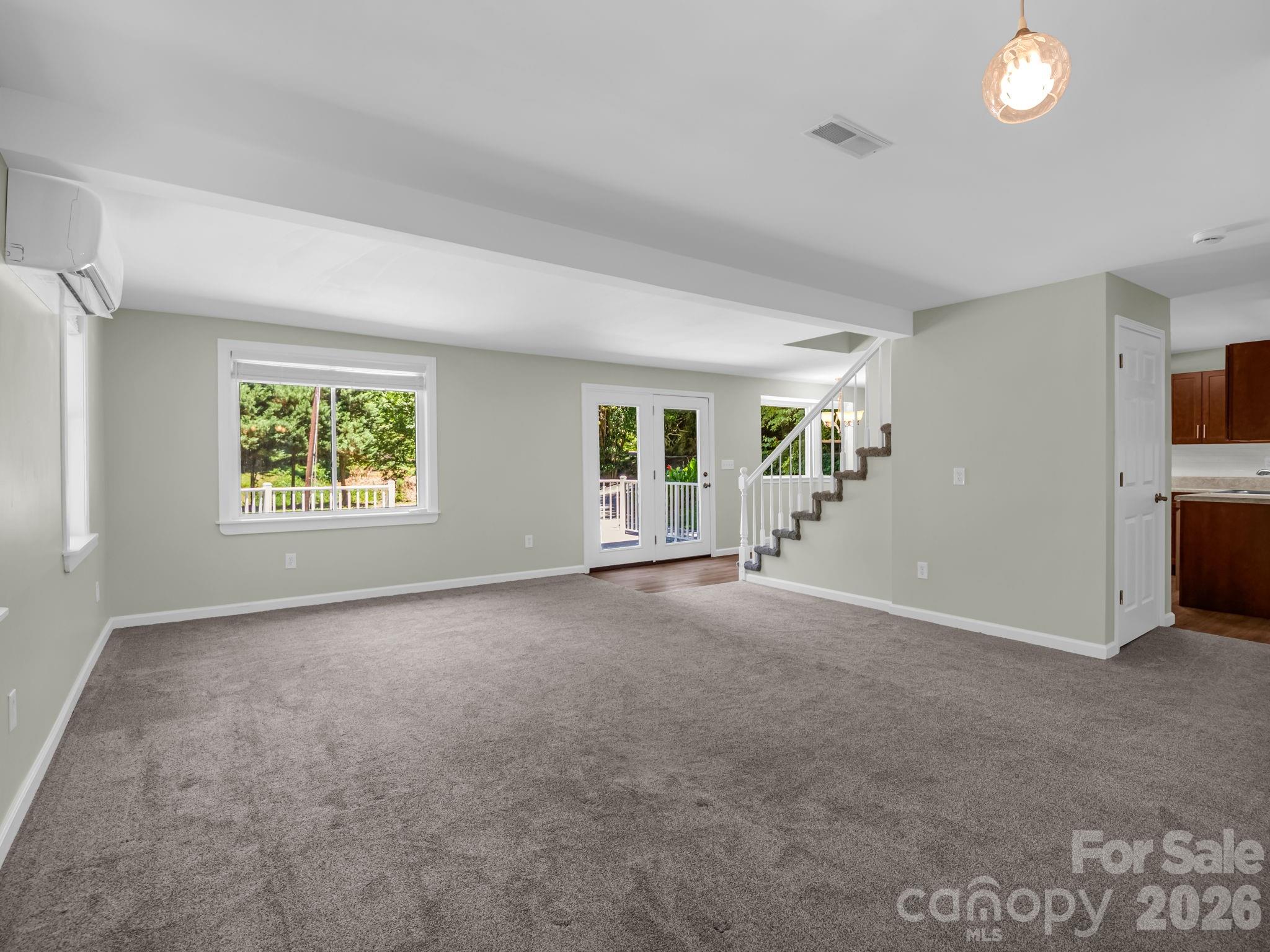 102 Little House Road — Tryon