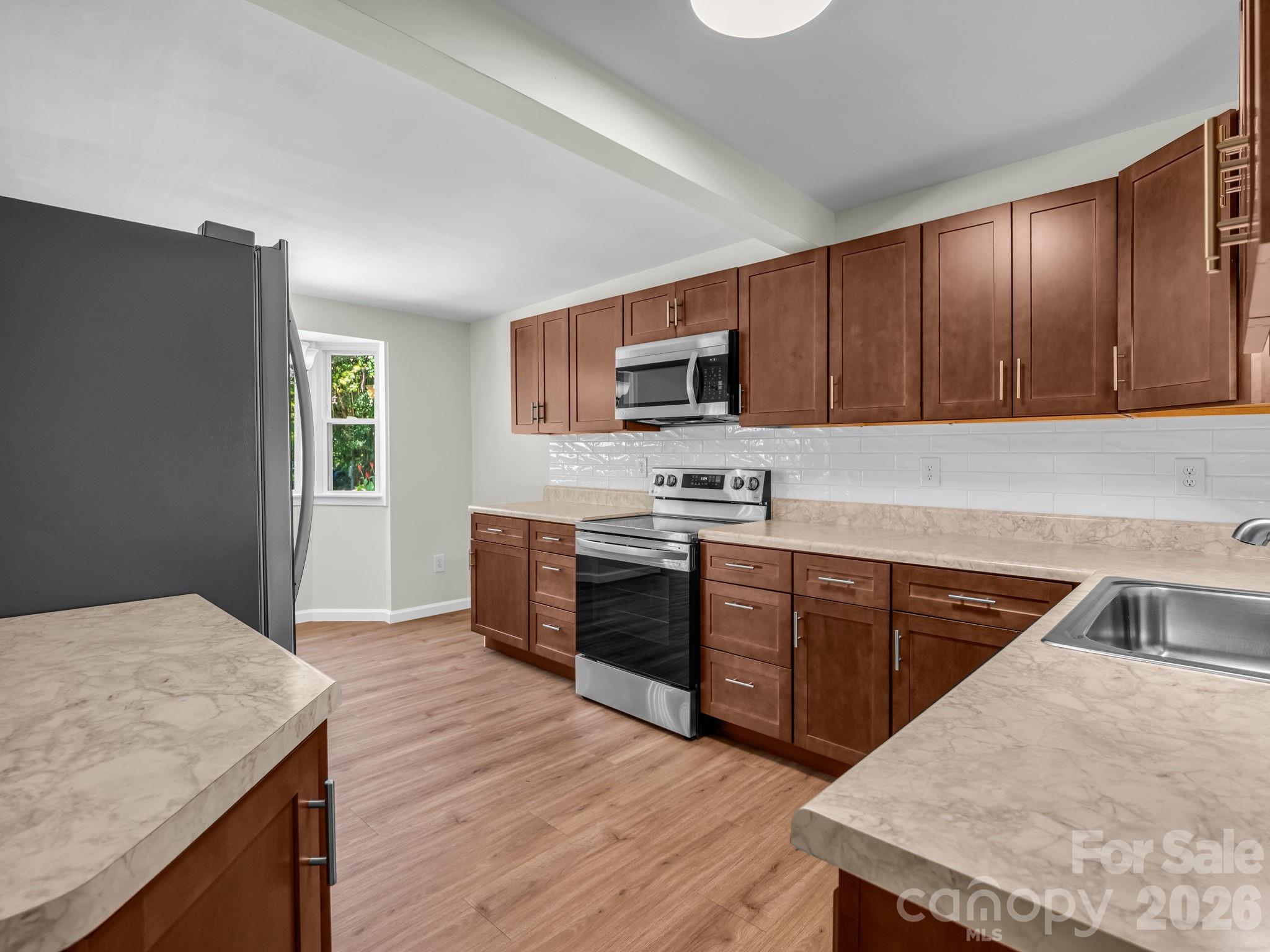 102 Little House Road — Tryon