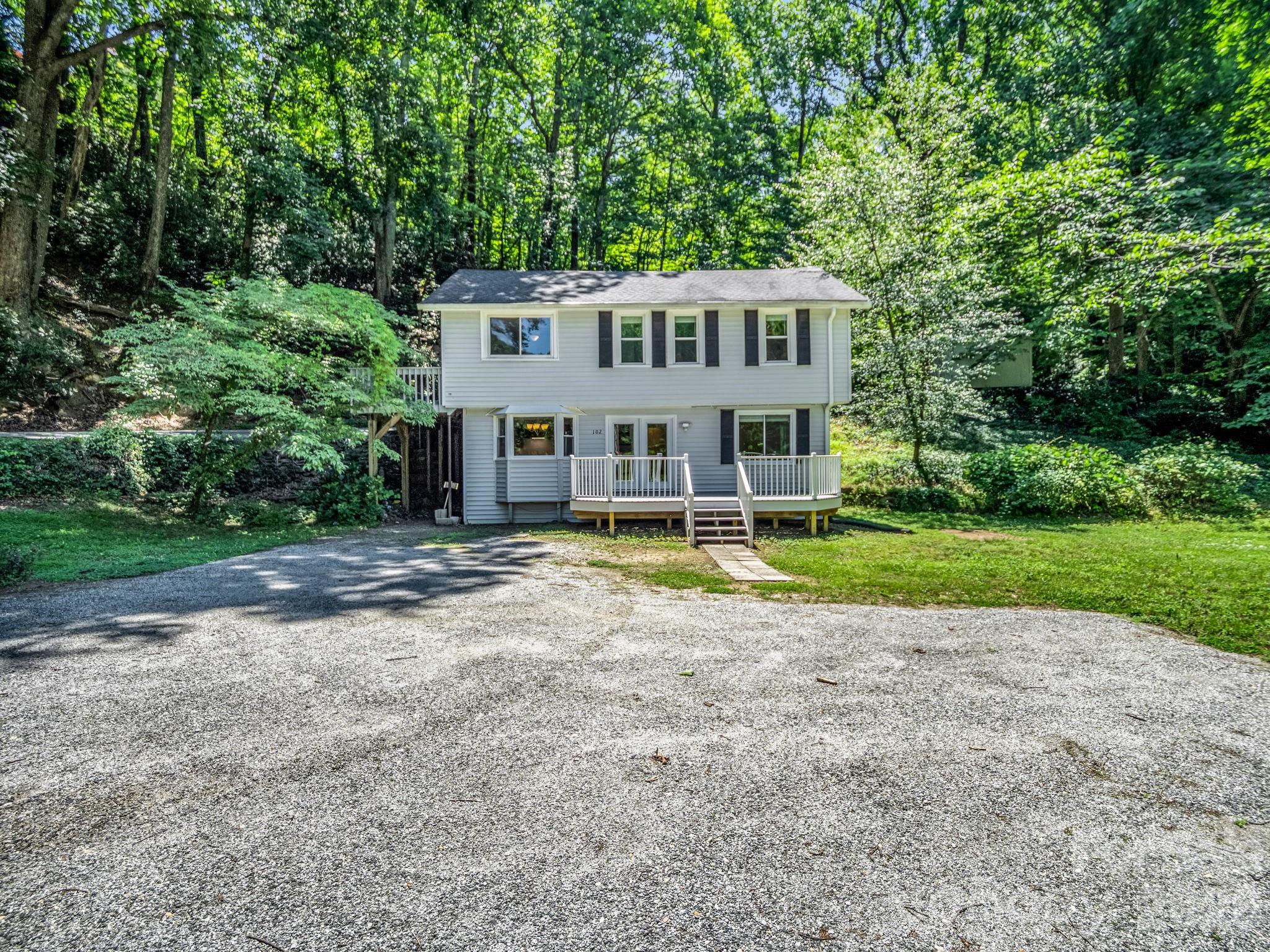 102 Little House Road — Tryon