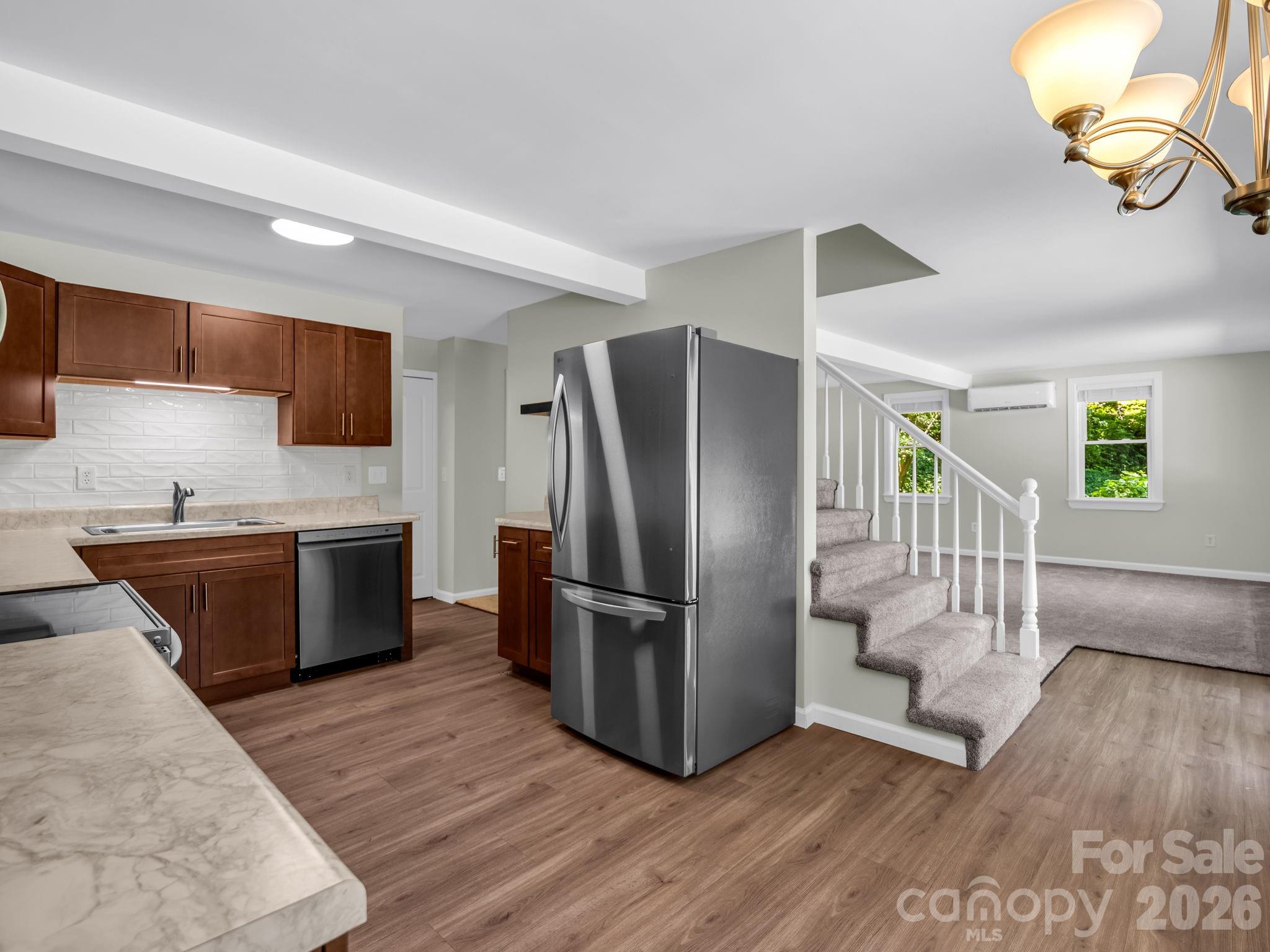 102 Little House Road — Tryon