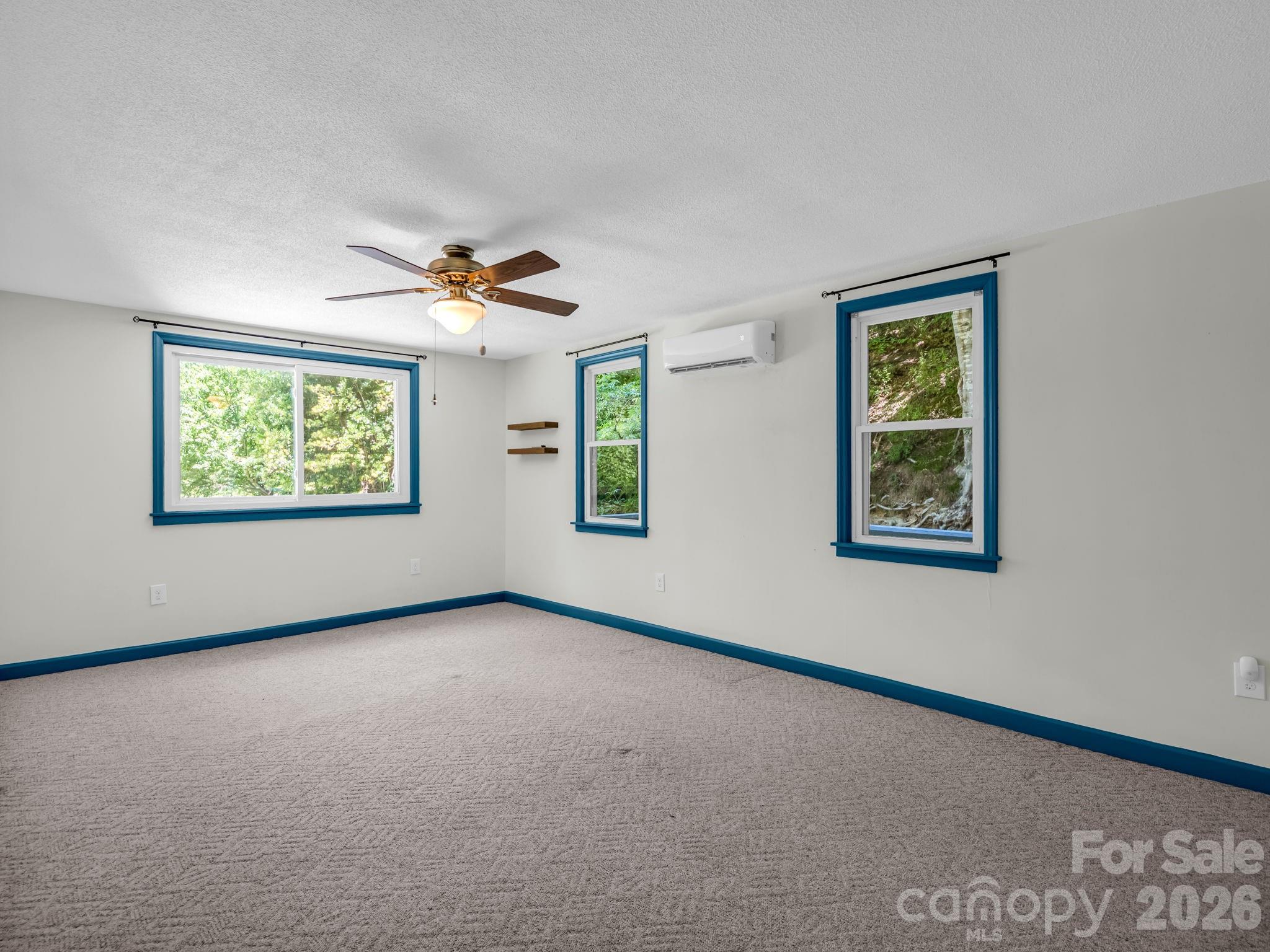 102 Little House Road — Tryon