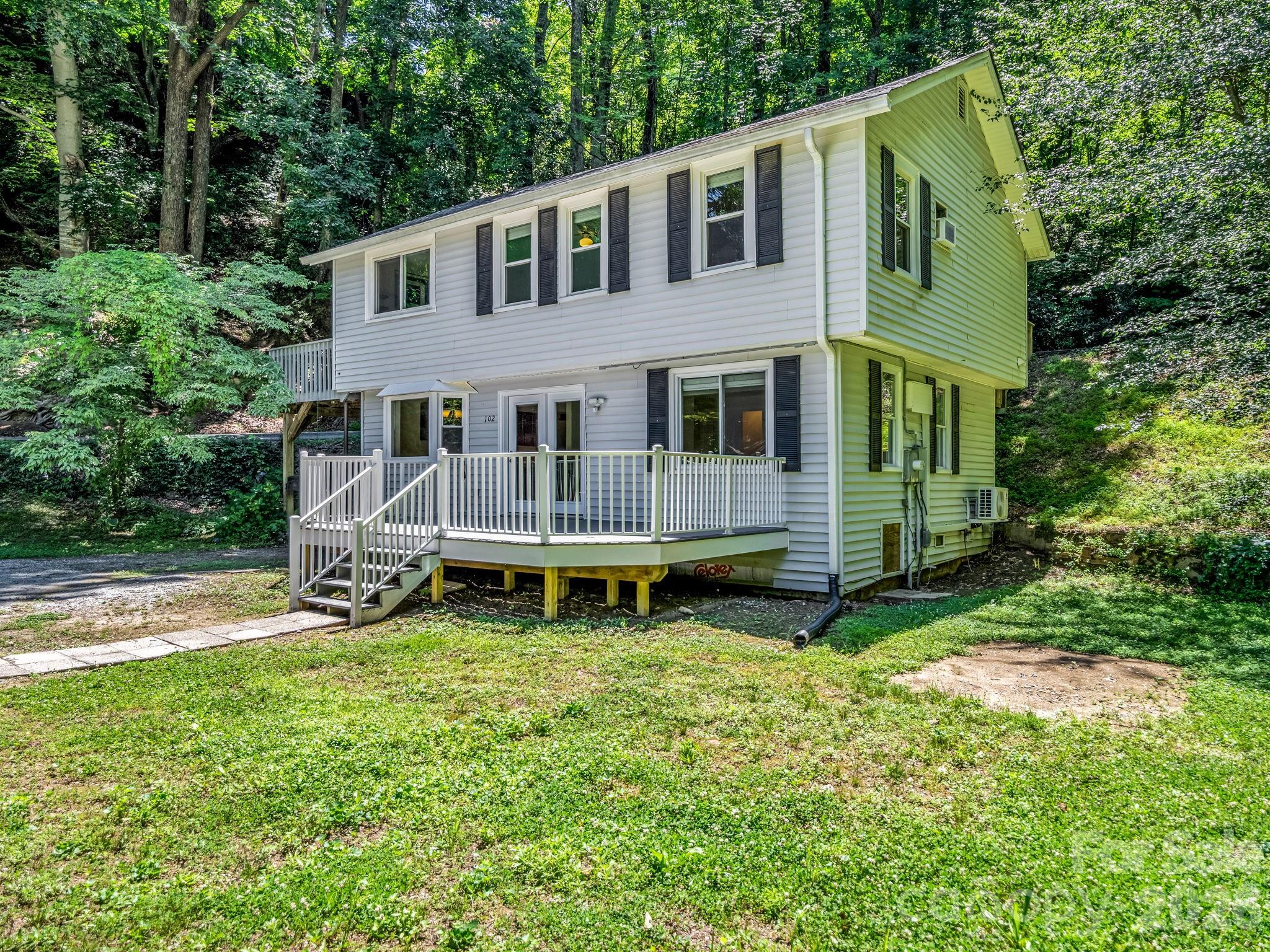 102 Little House Road — Tryon