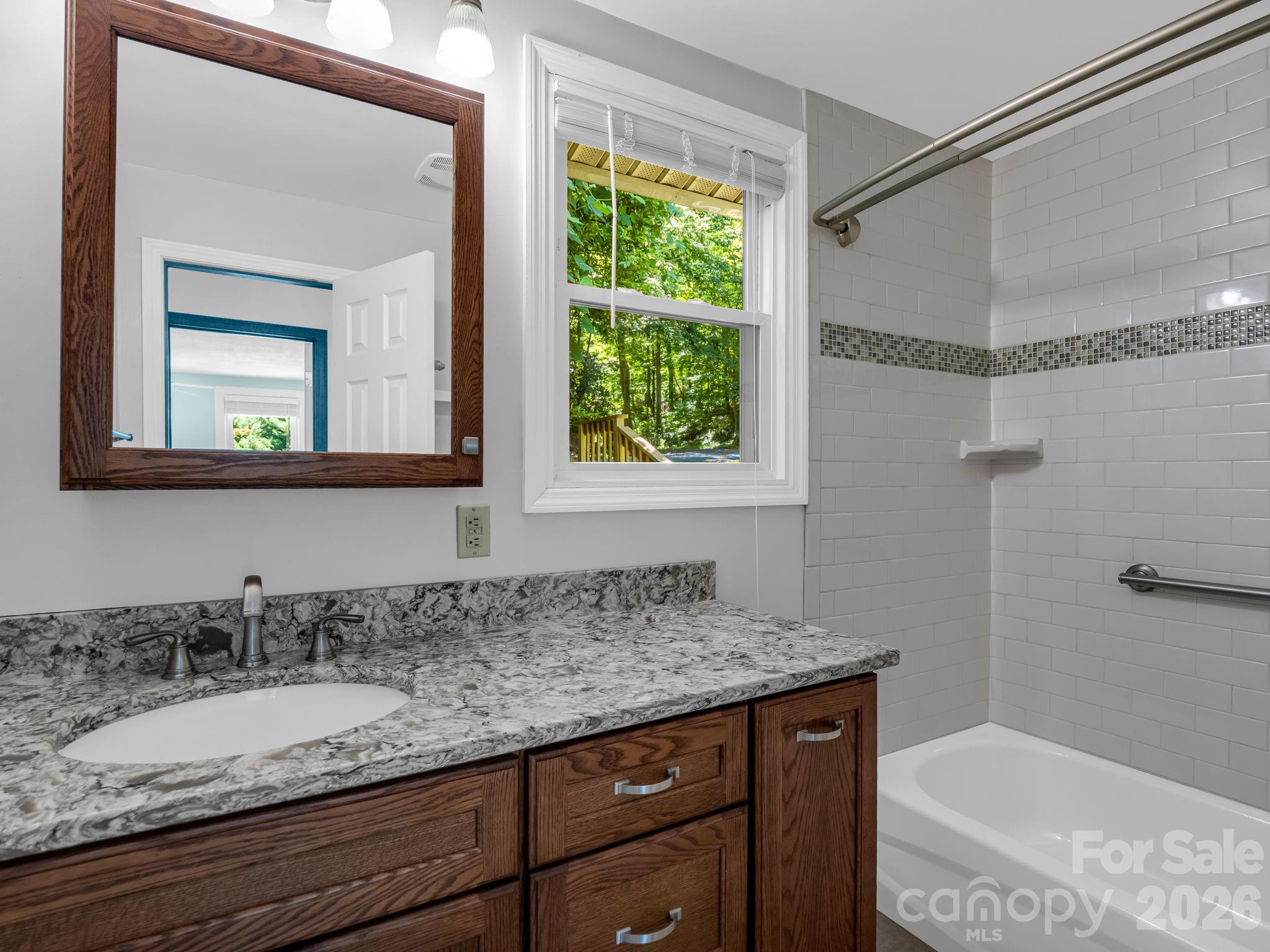 102 Little House Road — Tryon
