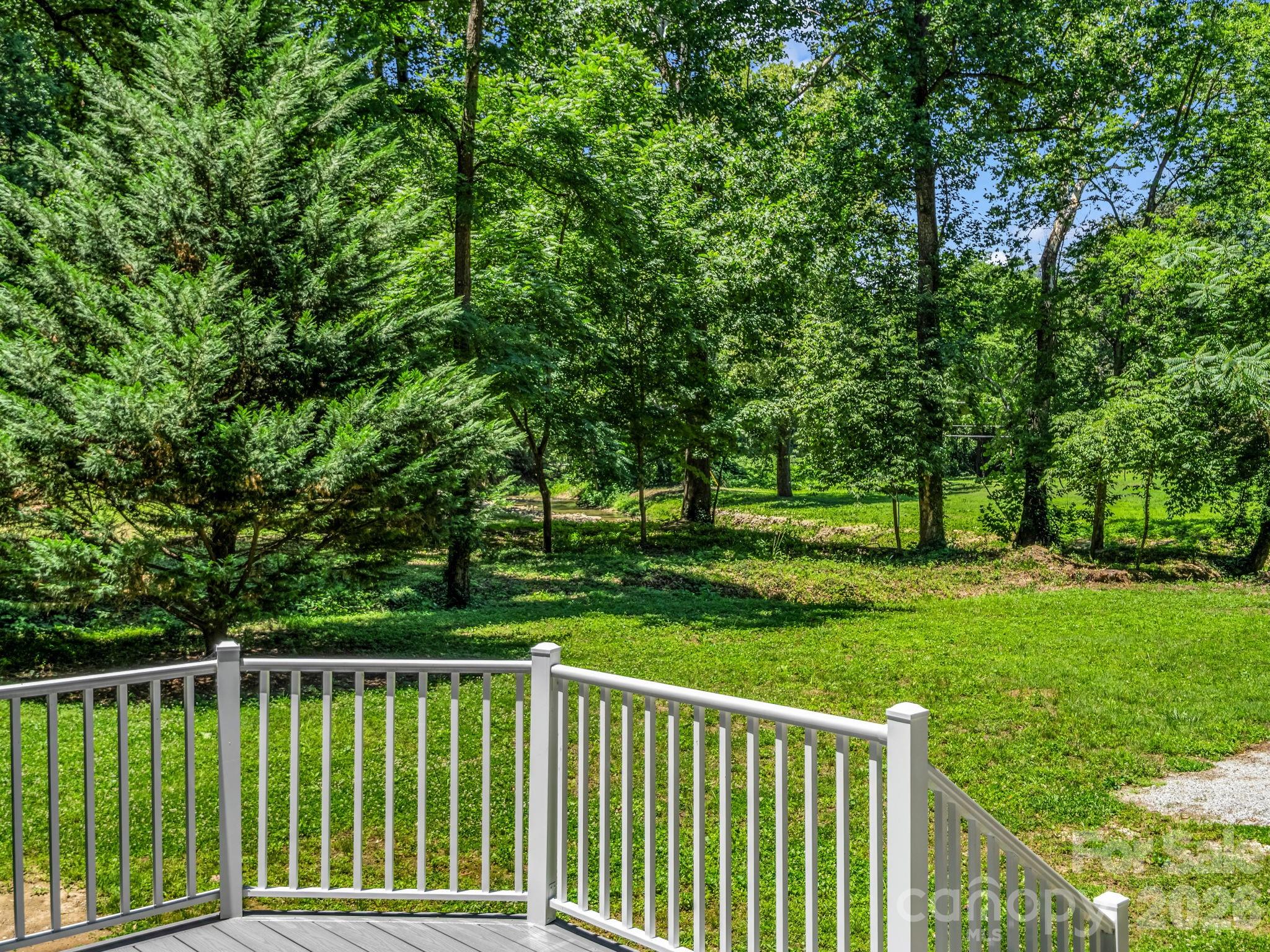 102 Little House Road — Tryon