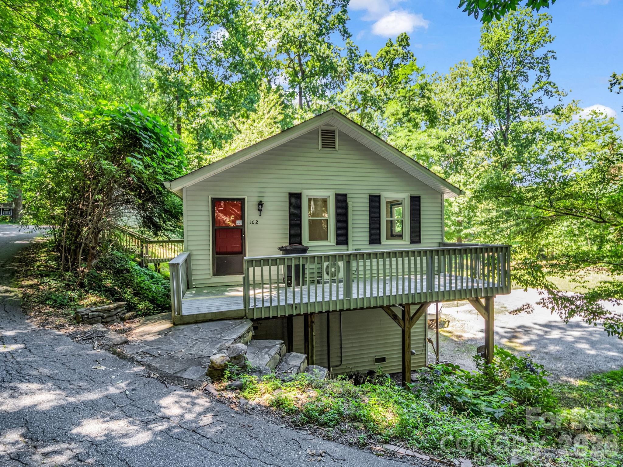 102 Little House Road — Tryon