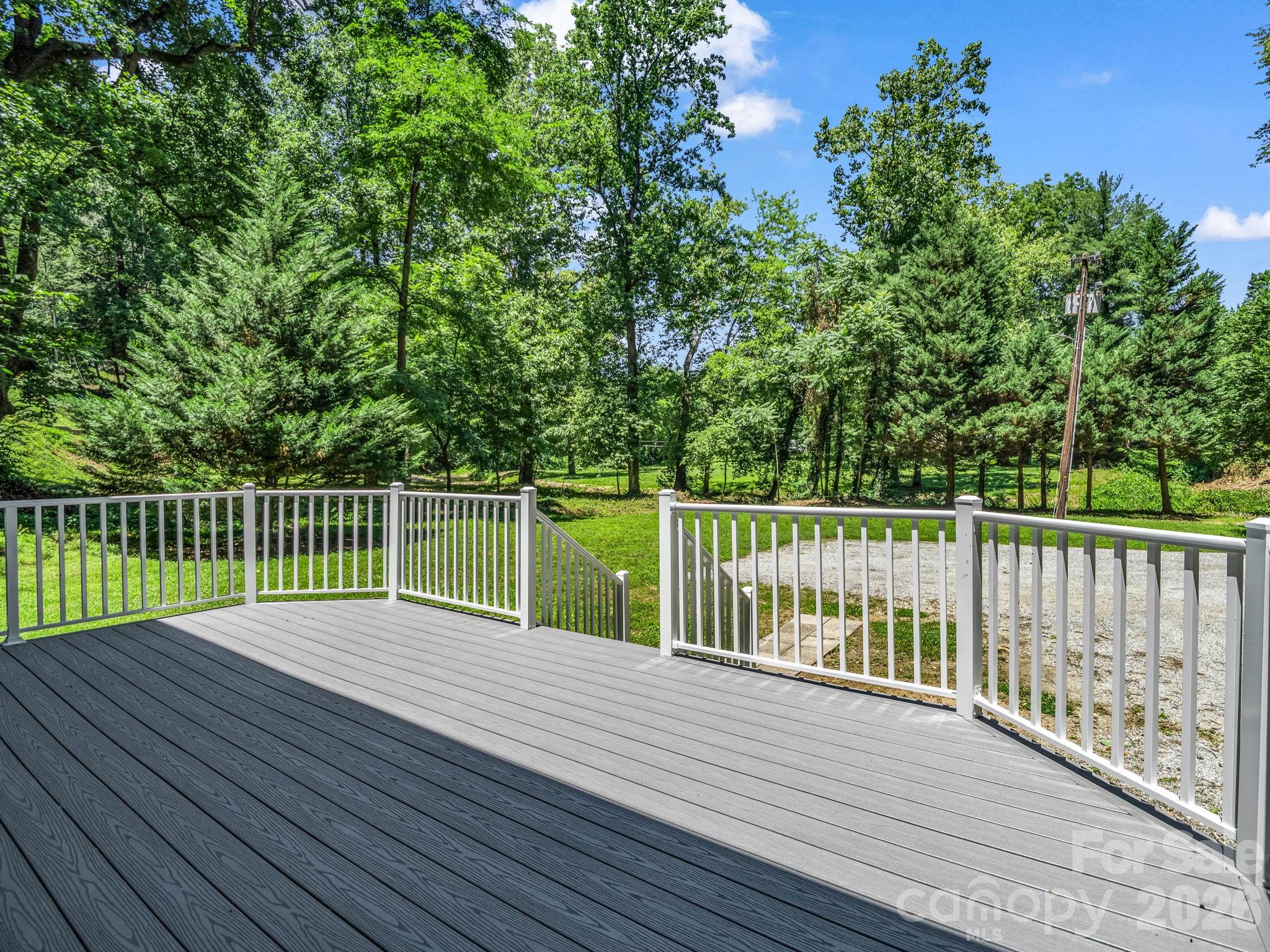 102 Little House Road — Tryon