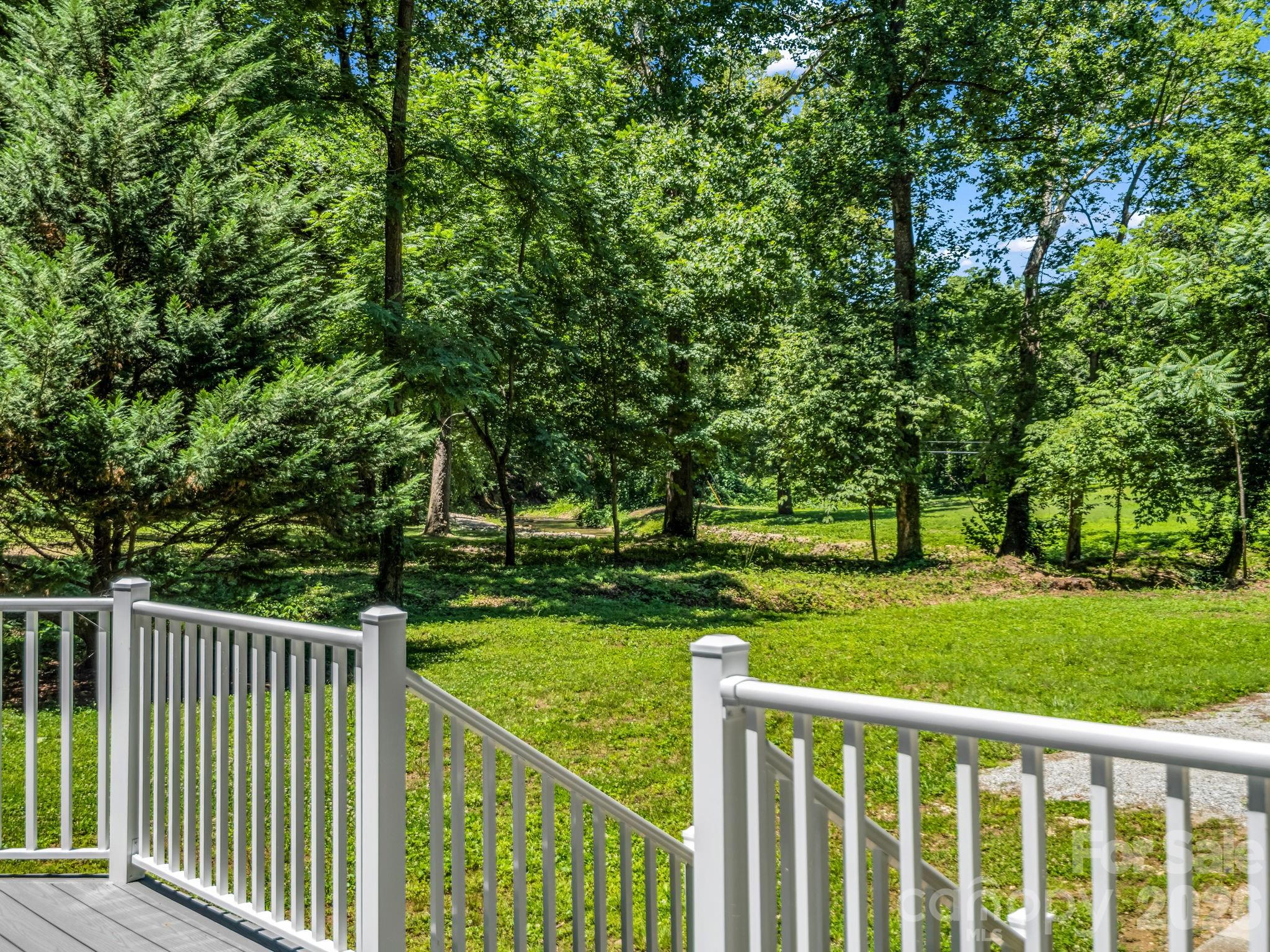 102 Little House Road — Tryon