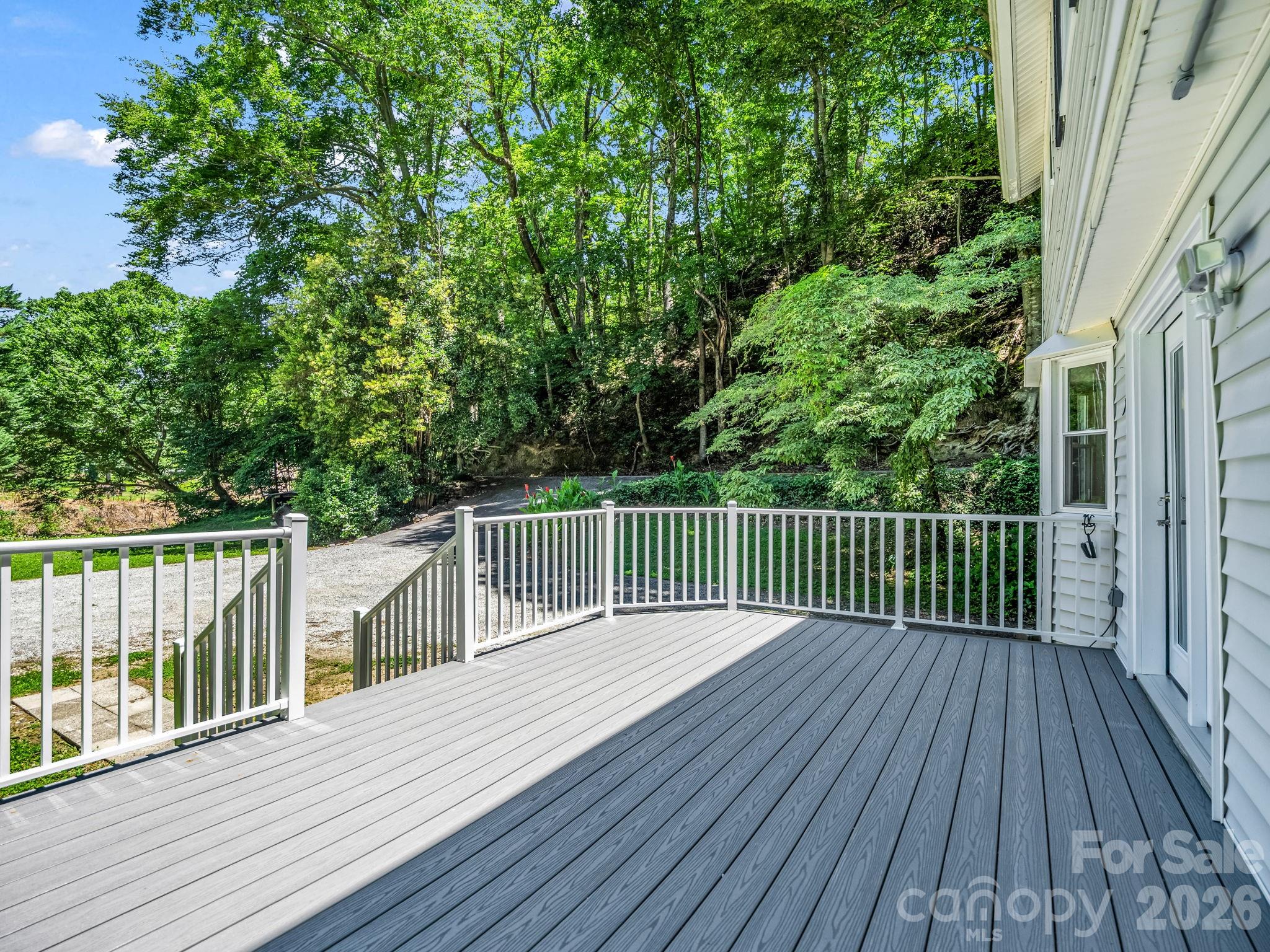 102 Little House Road — Tryon