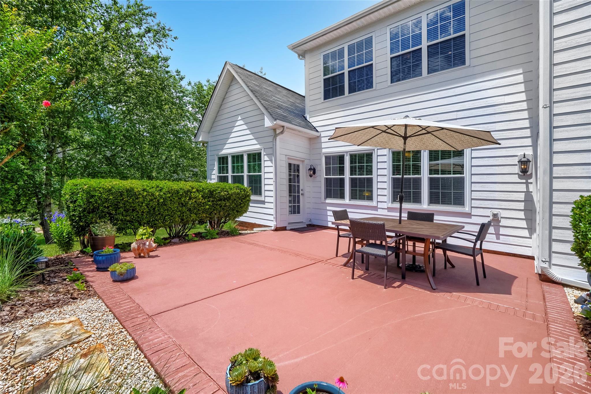 653 Lorain Avenue NW — Concord