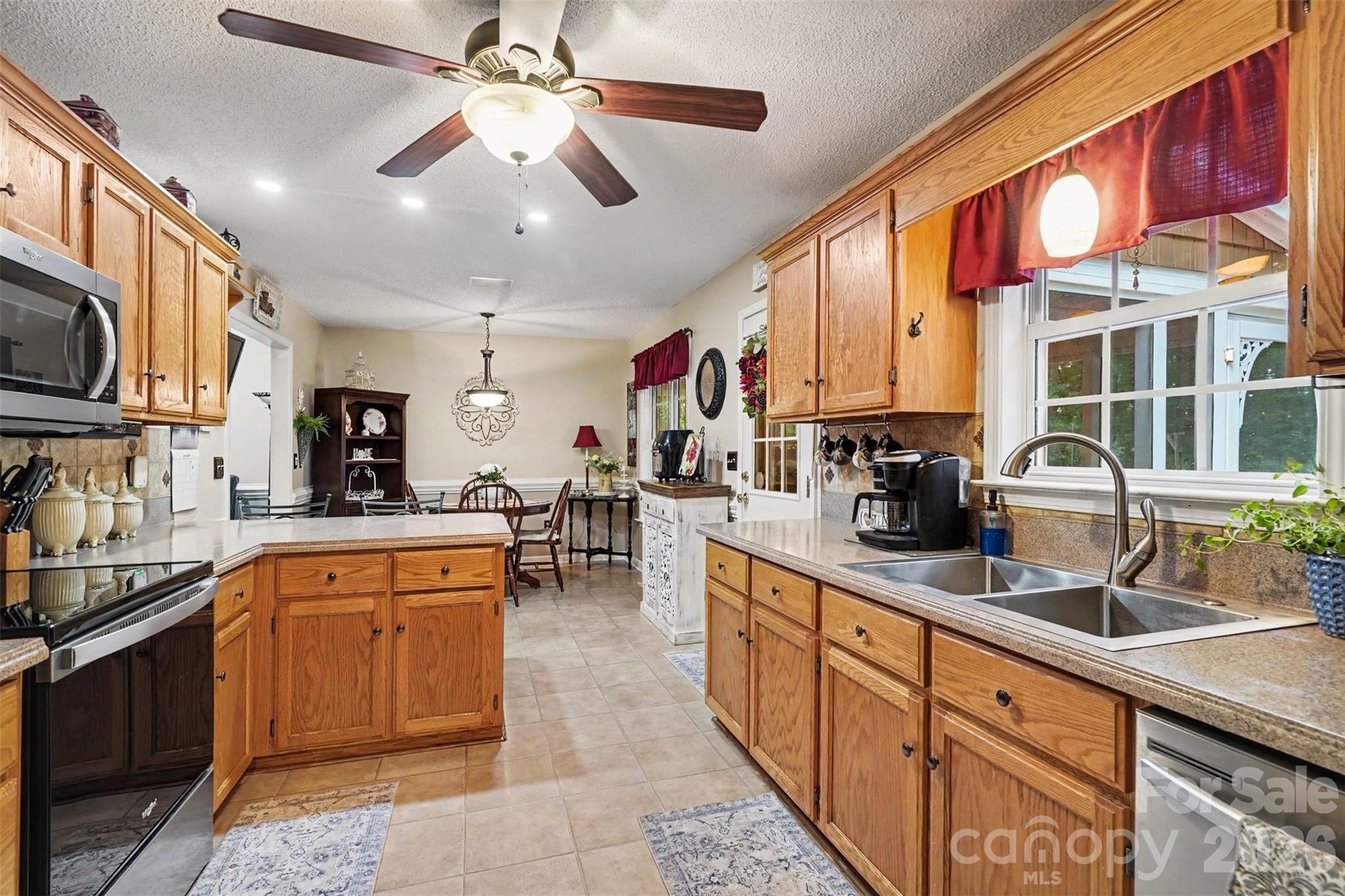 6007 Charlton Oaks Drive — Waxhaw