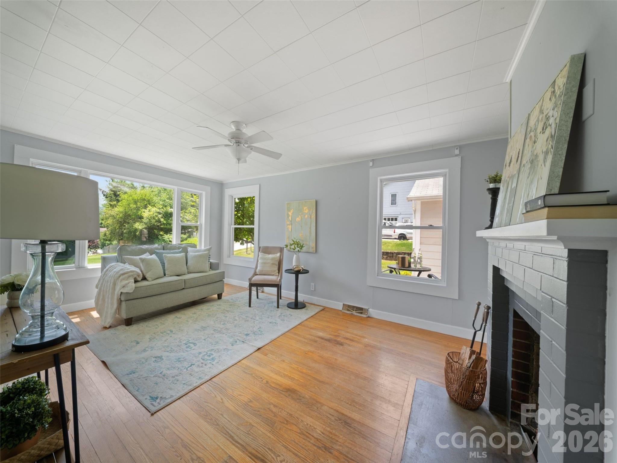 25 Nesbitt Street — Waynesville