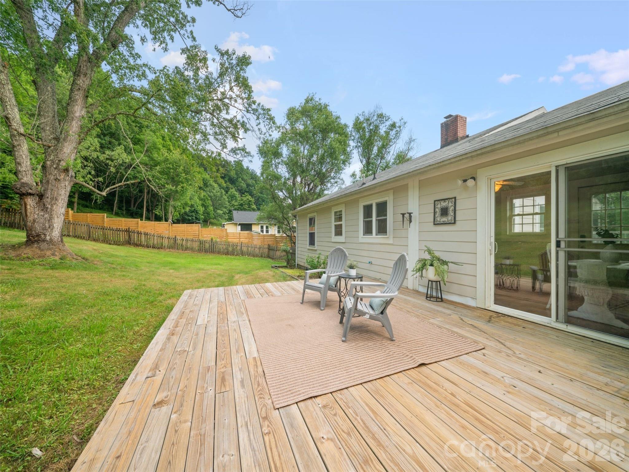 25 Nesbitt Street — Waynesville