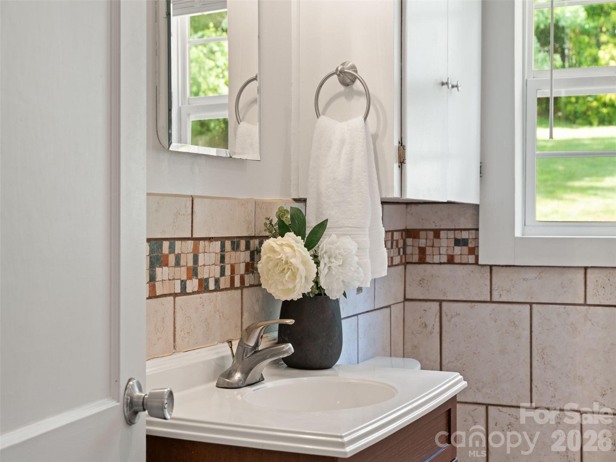 25 Nesbitt Street — Waynesville