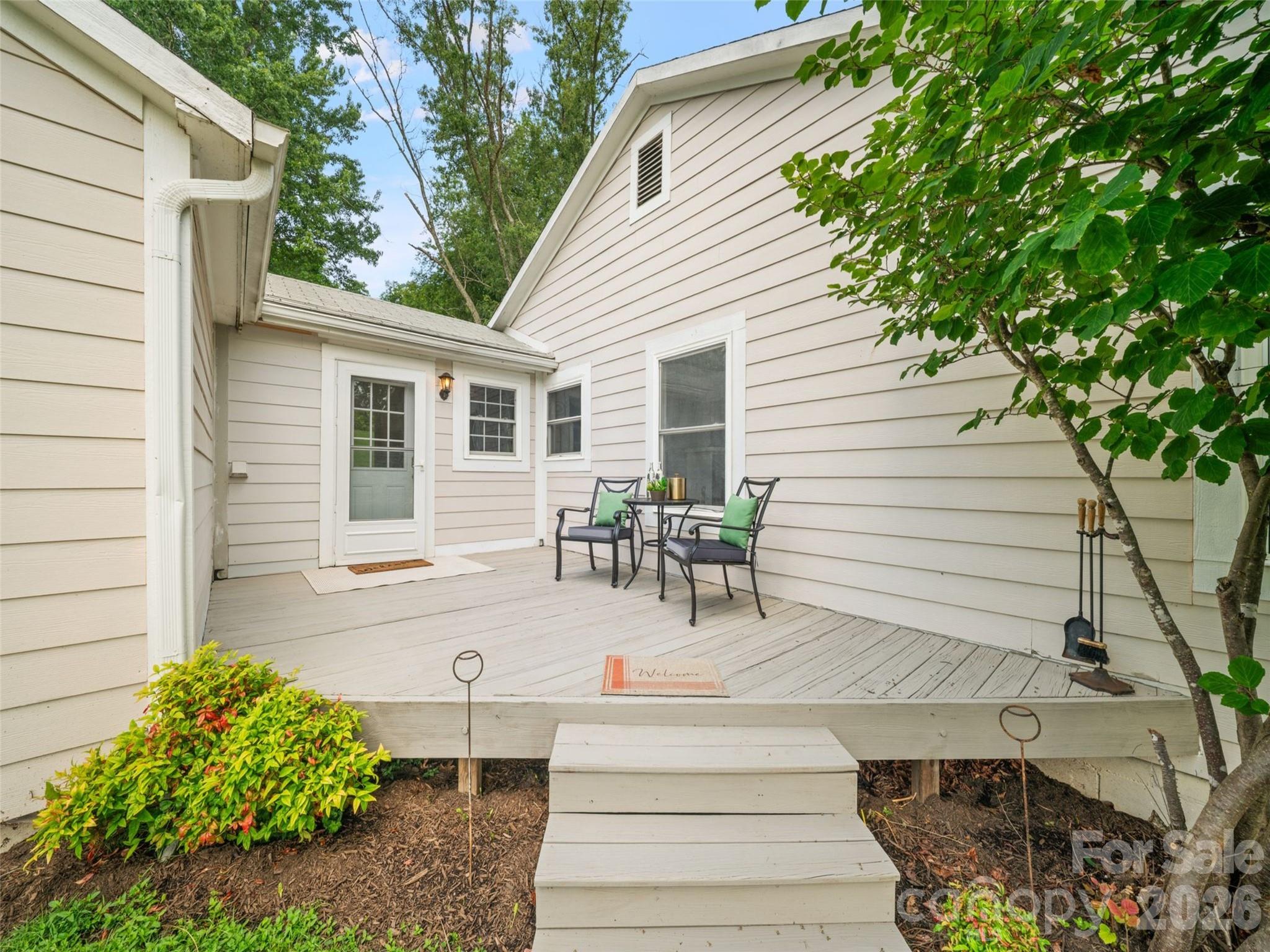 25 Nesbitt Street — Waynesville
