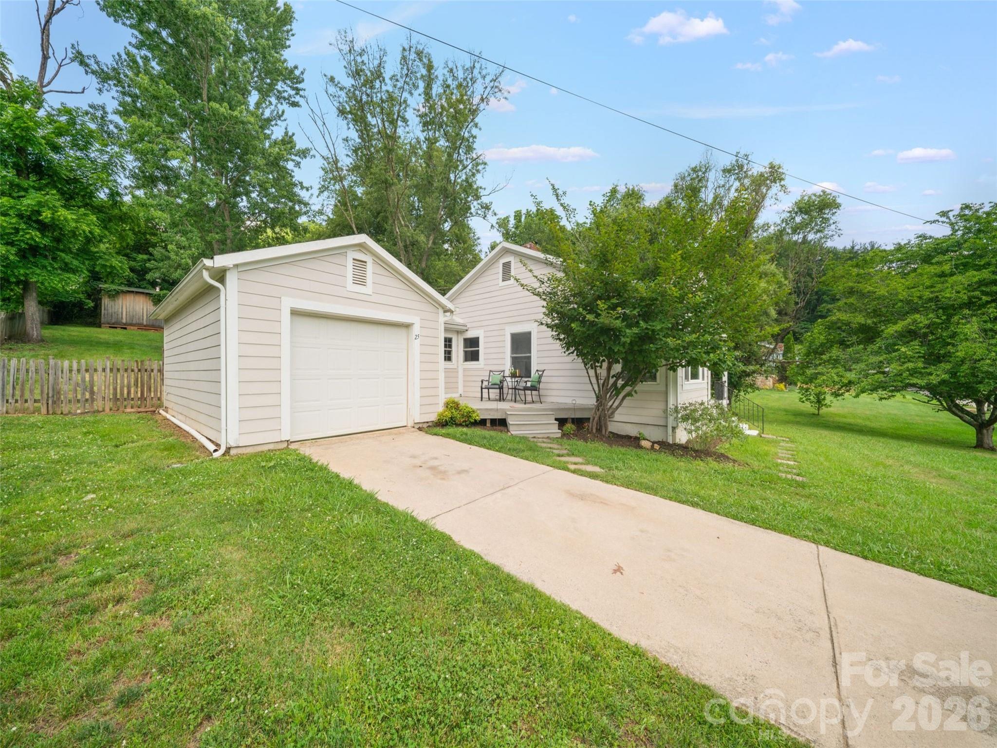 25 Nesbitt Street — Waynesville