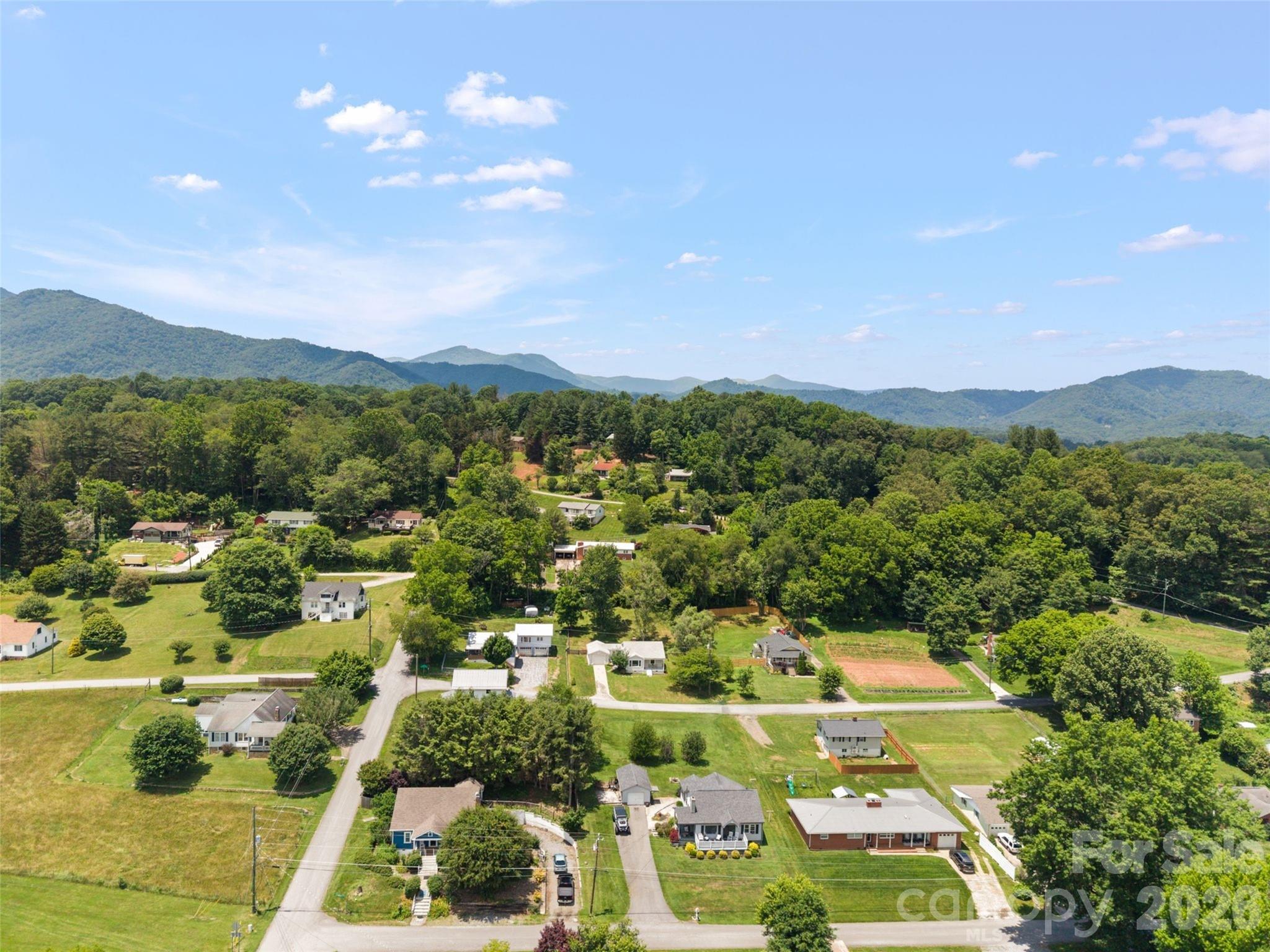 25 Nesbitt Street — Waynesville