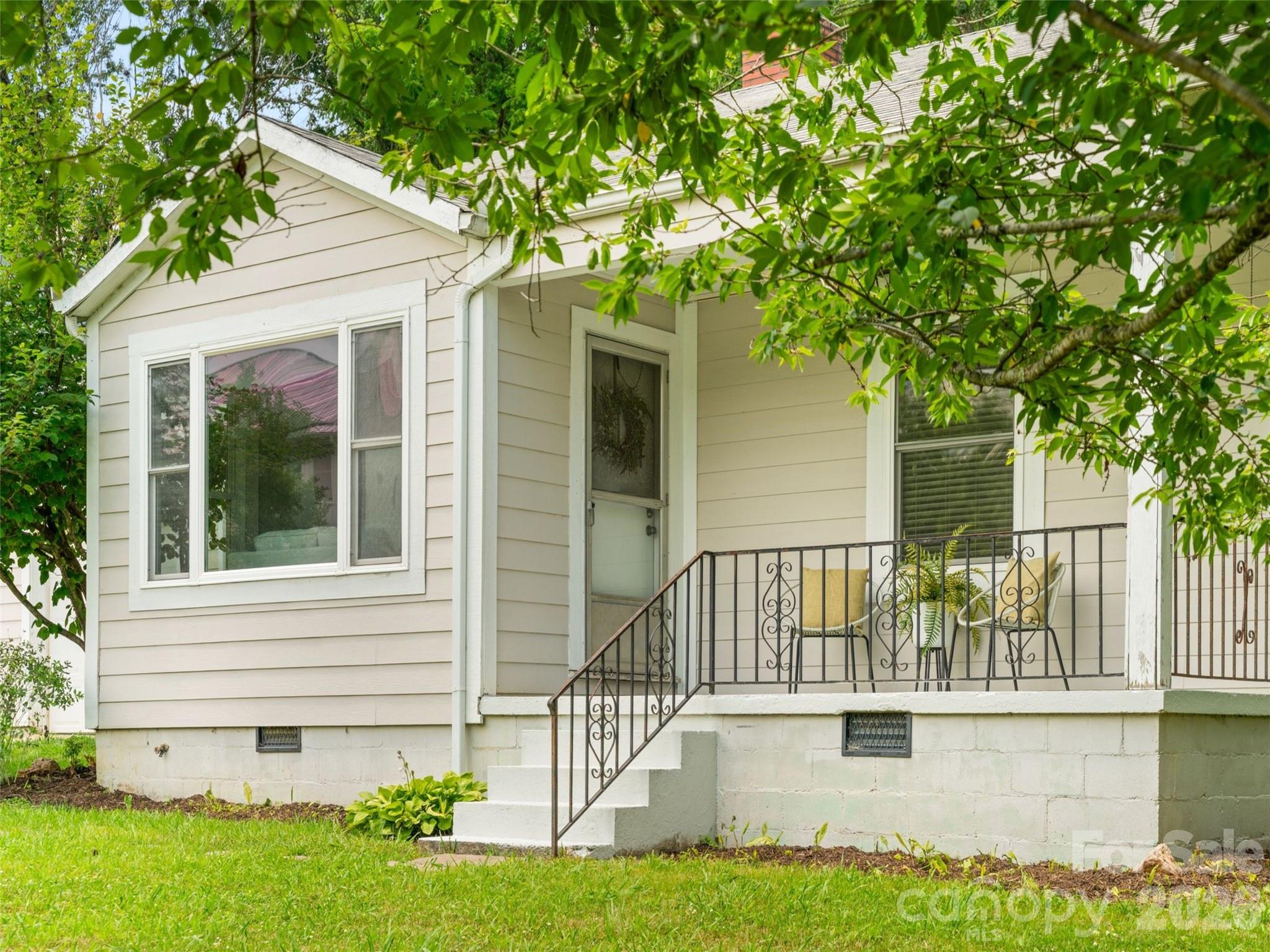 25 Nesbitt Street — Waynesville