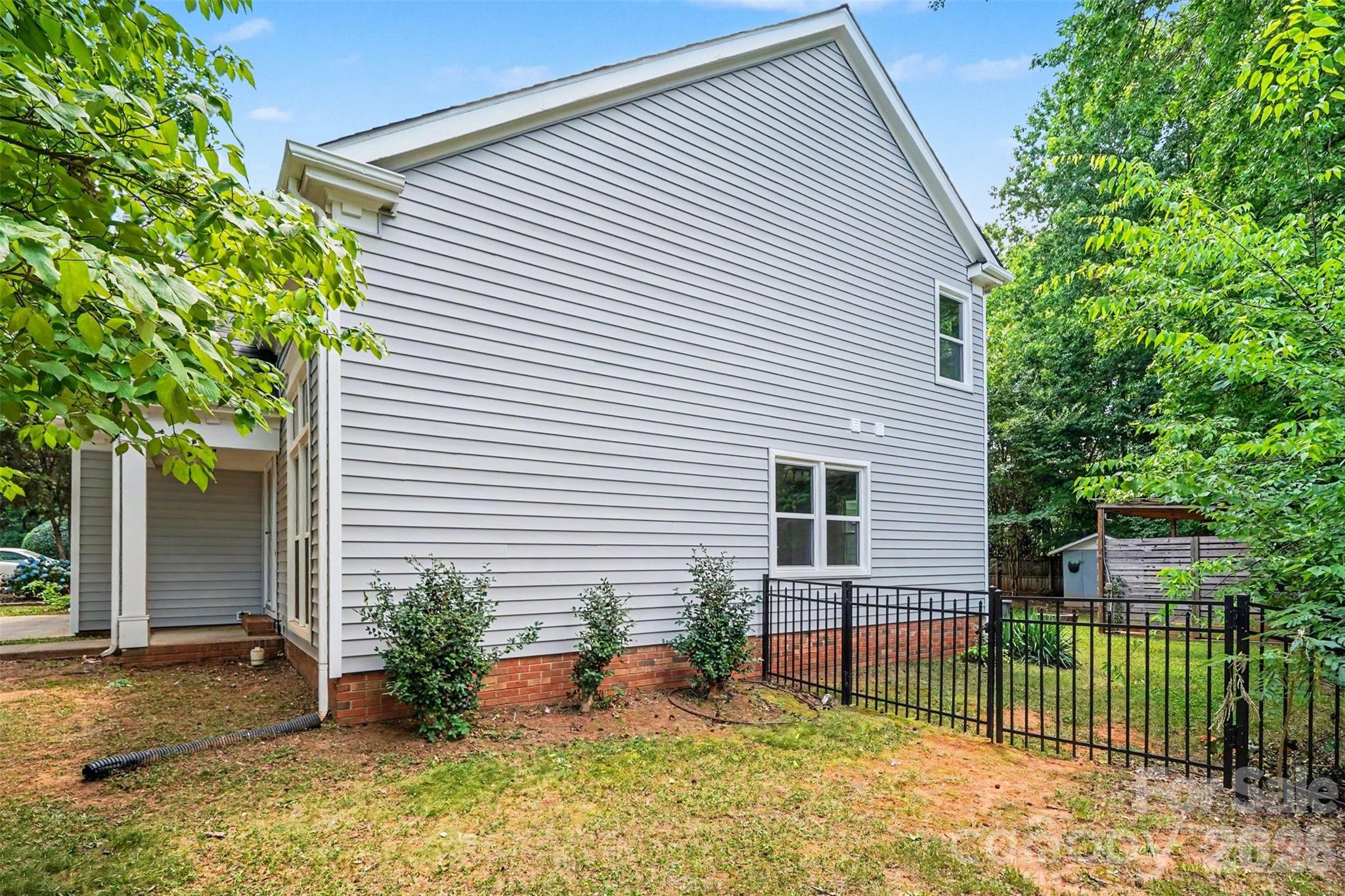 2213 Century Oaks Lane — Charlotte
