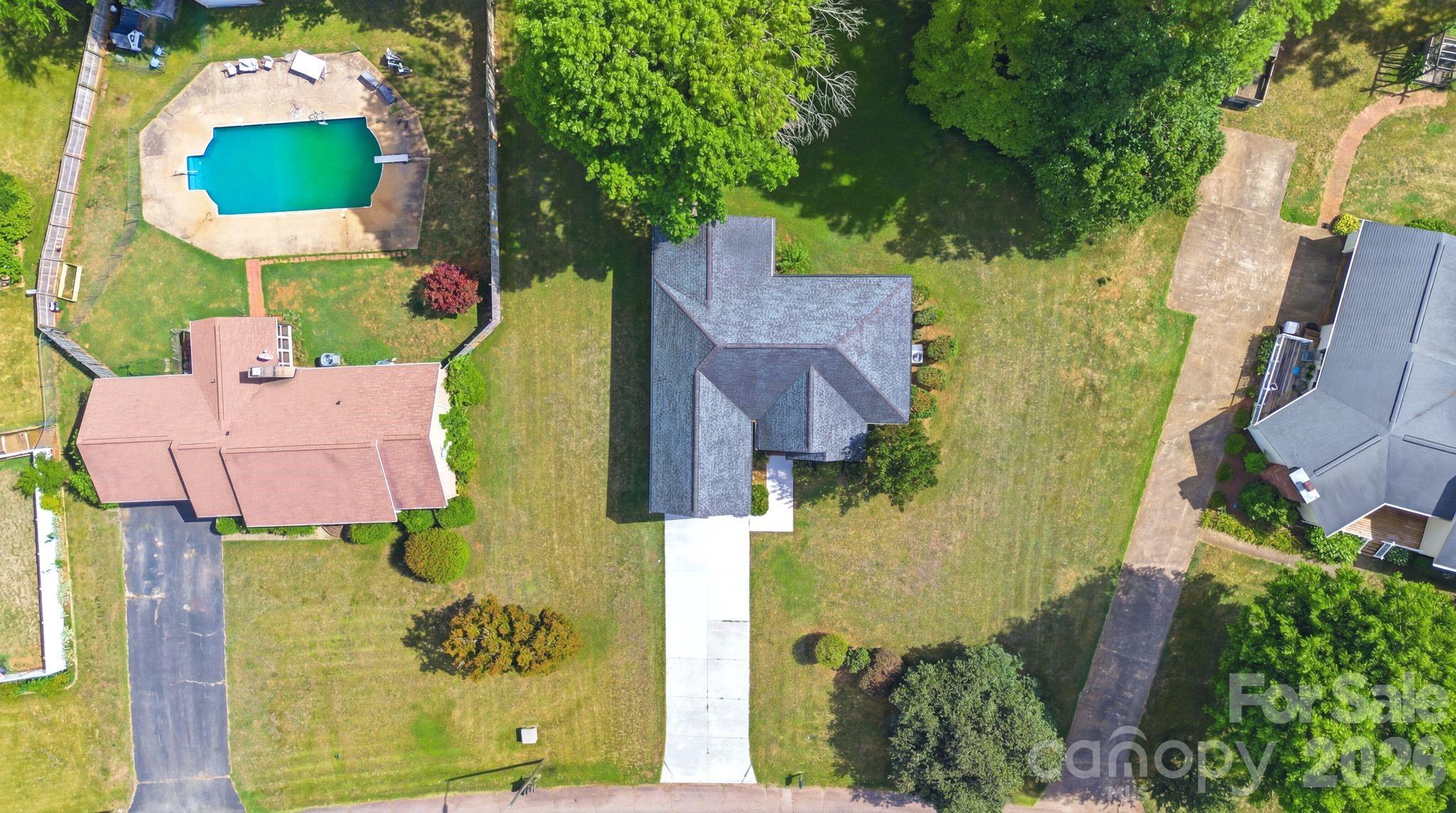 330 Camelot Road — Salisbury