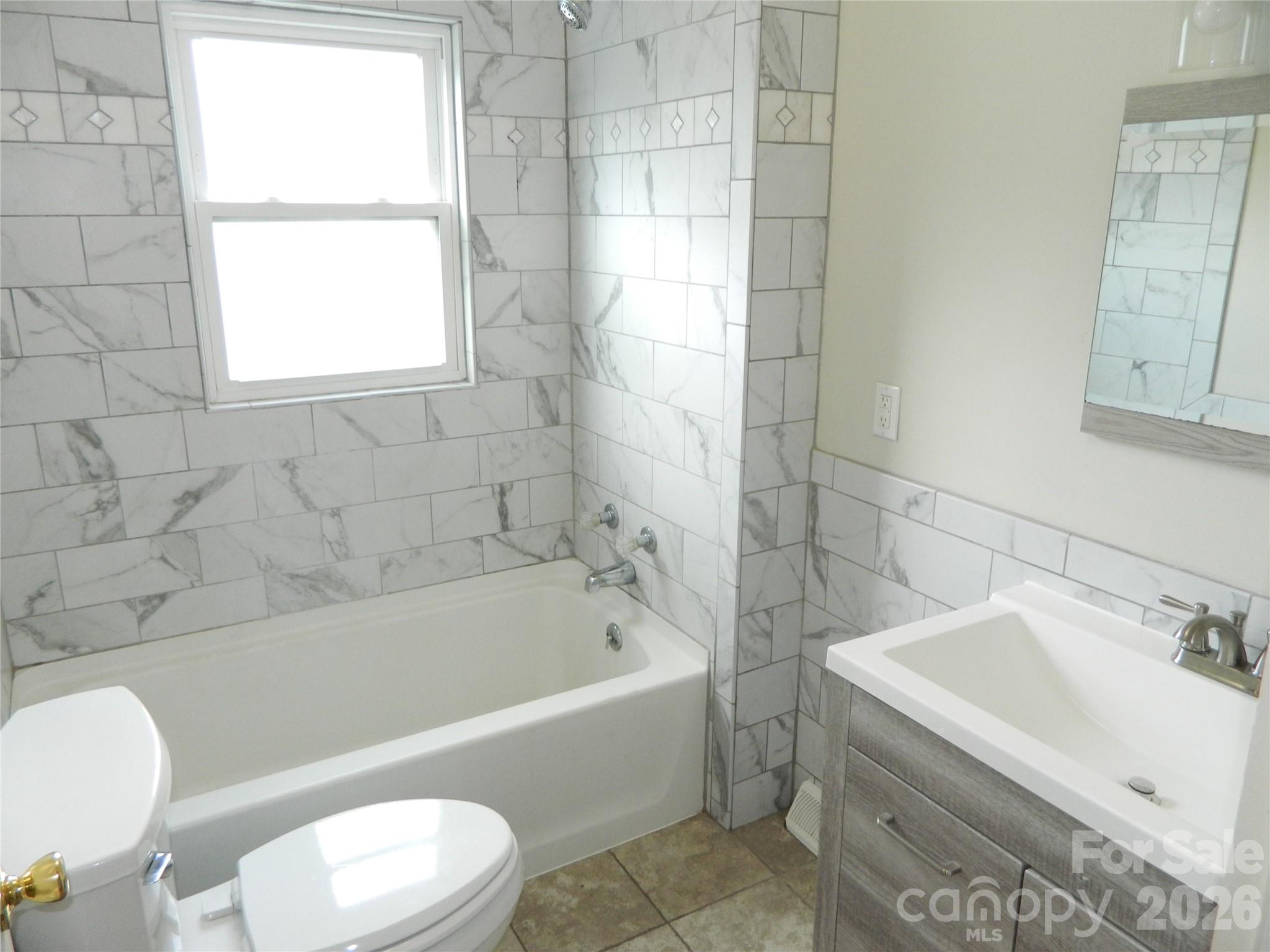 129 Edgebrook Place NW — Lenoir