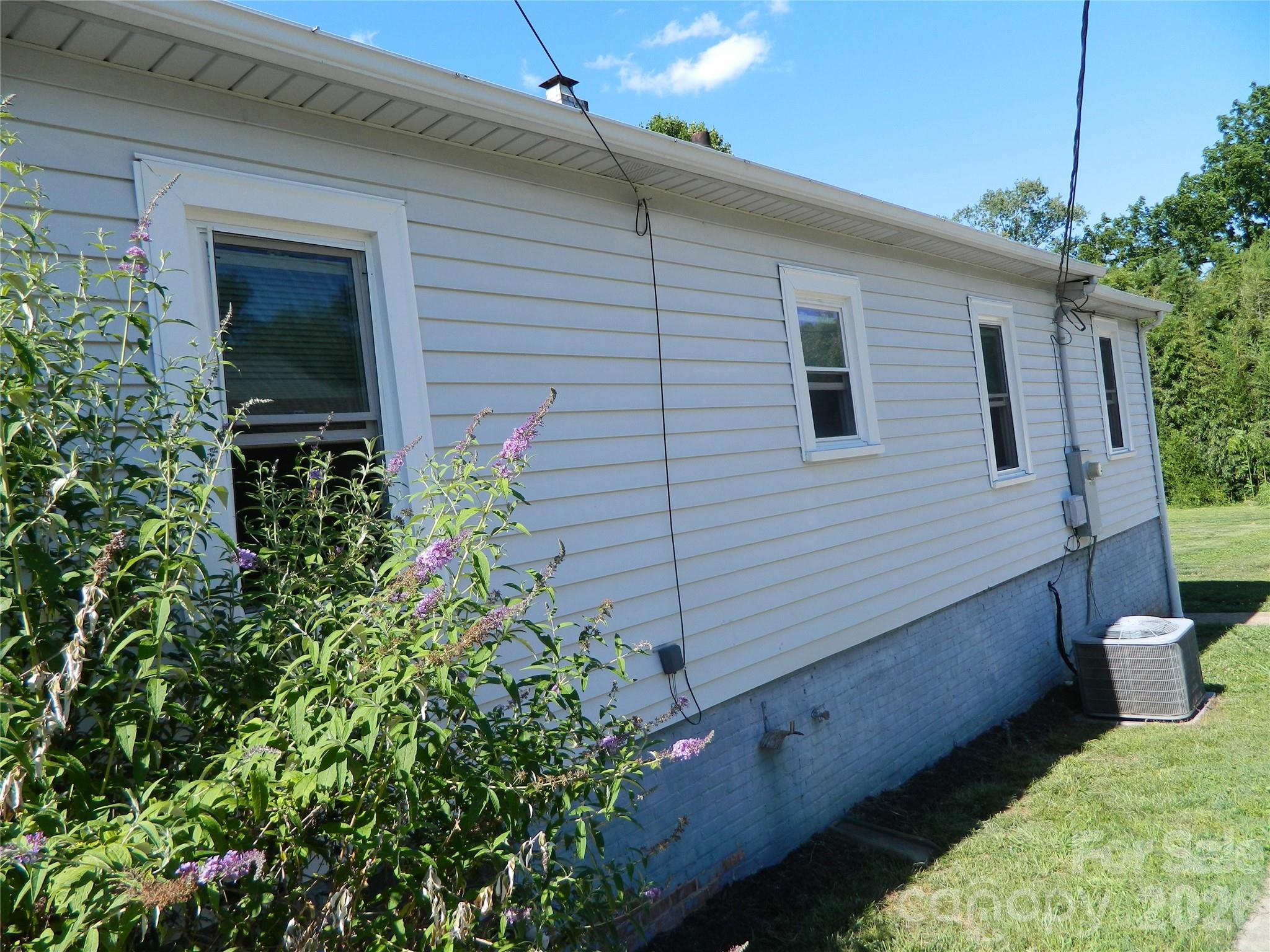 129 Edgebrook Place NW — Lenoir