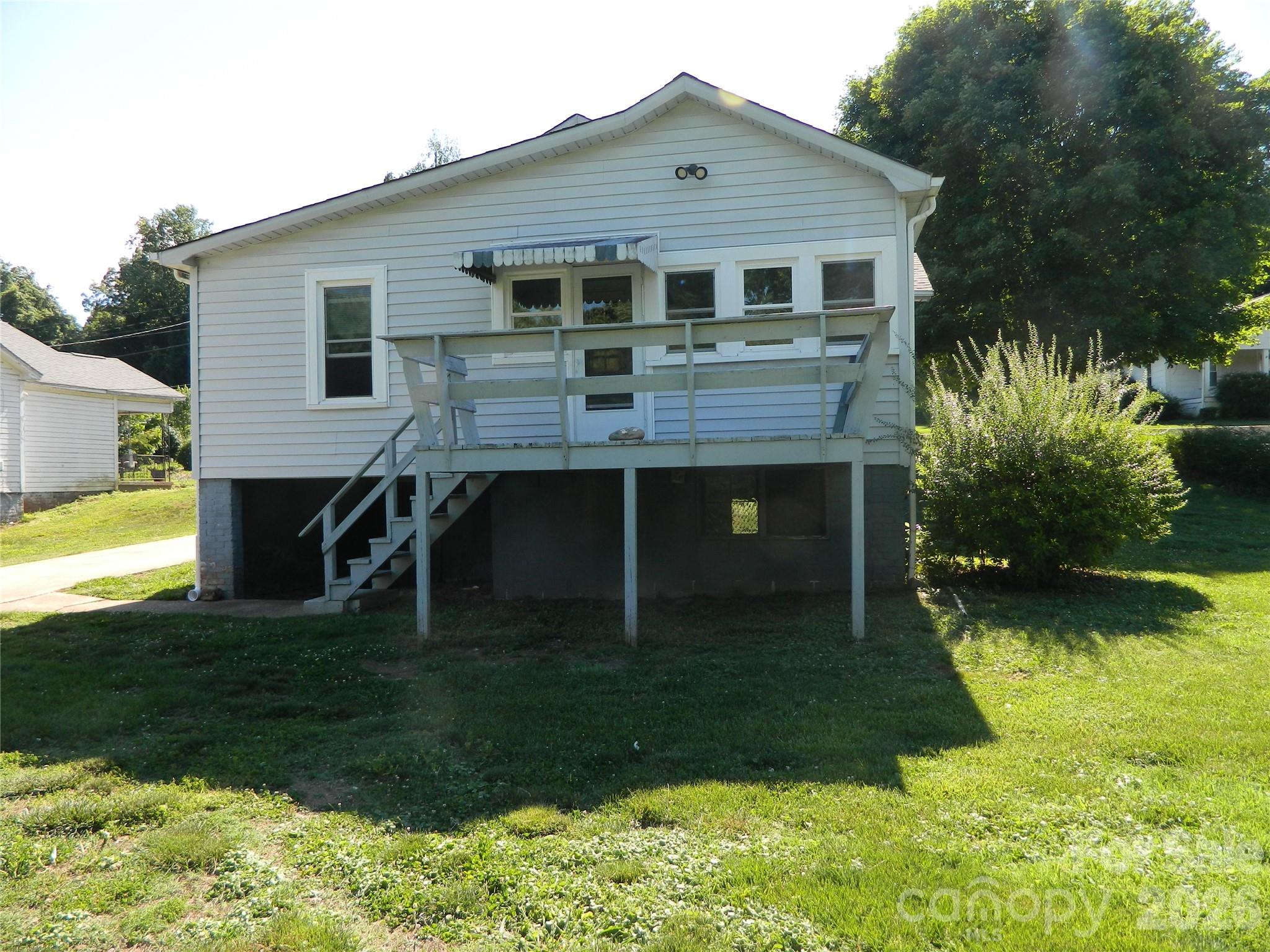 129 Edgebrook Place NW — Lenoir