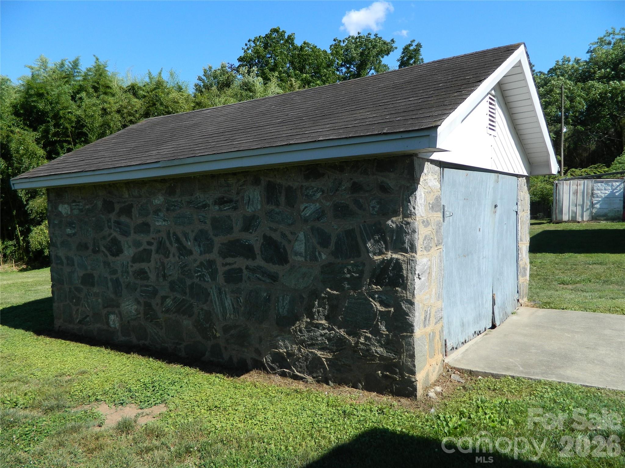 129 Edgebrook Place NW — Lenoir