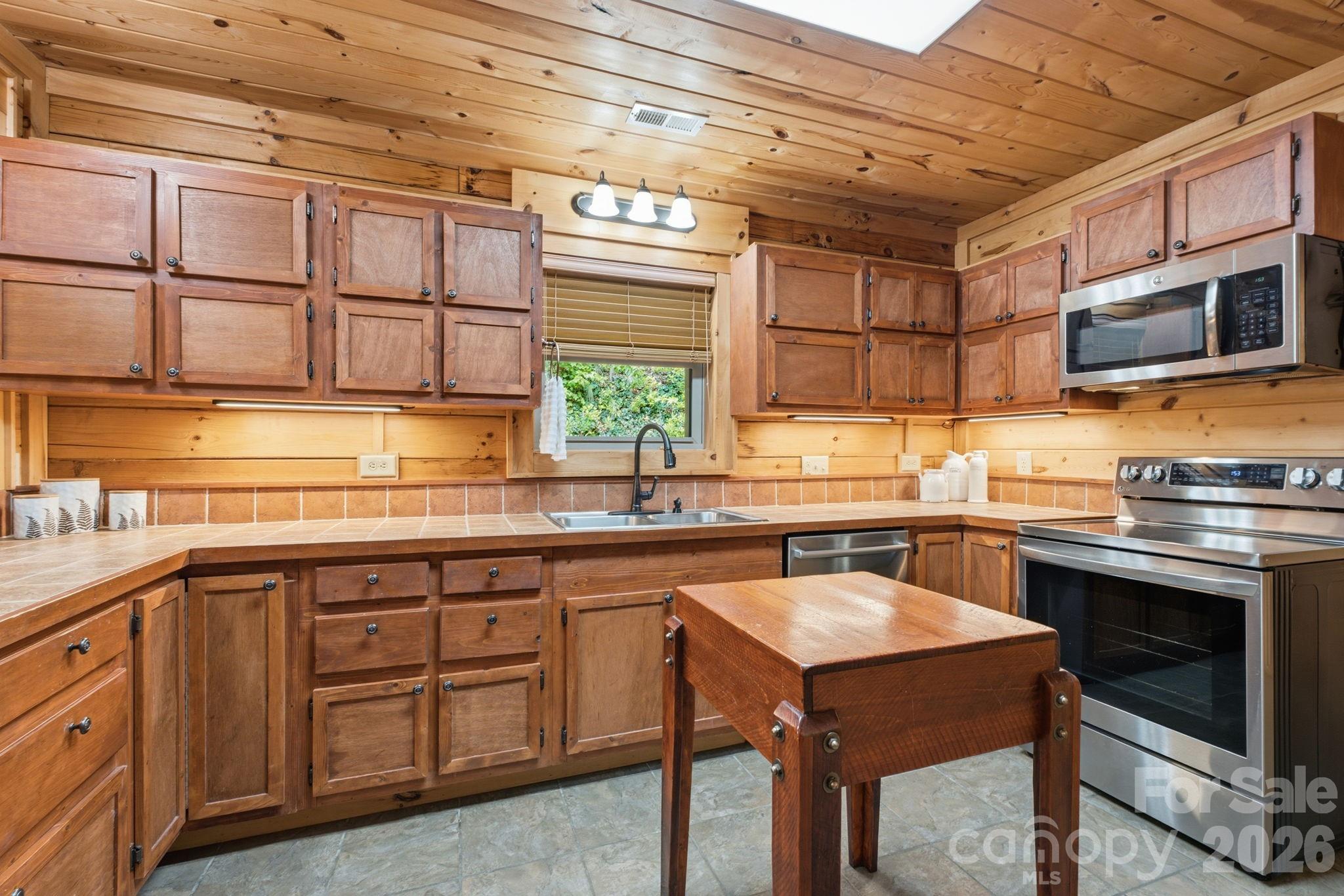 1026 High Top Mountain Road — Whittier