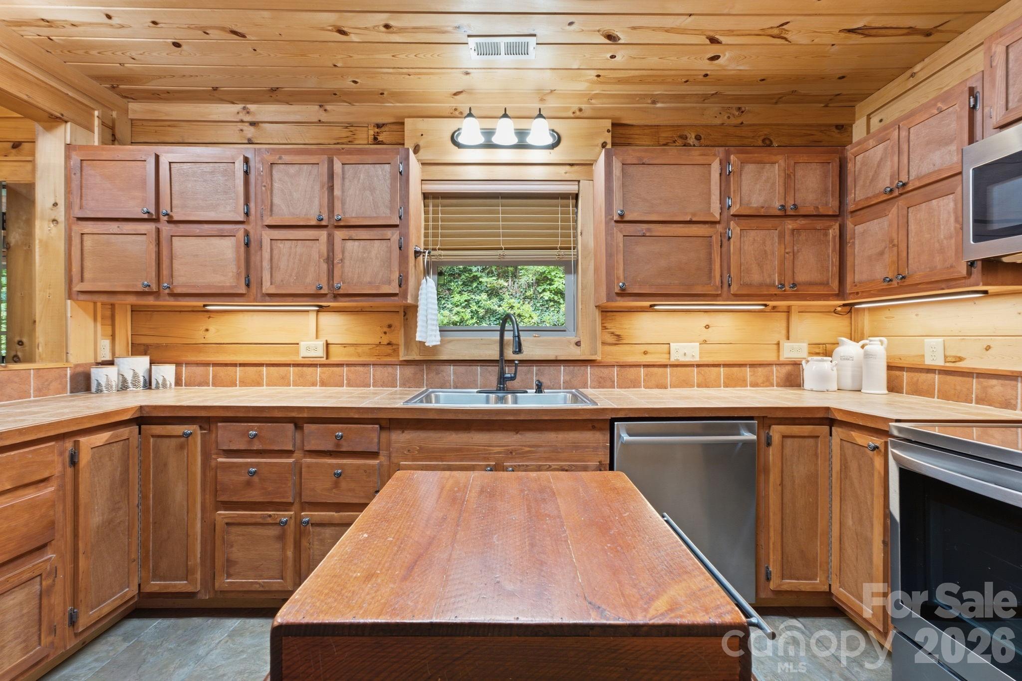 1026 High Top Mountain Road — Whittier