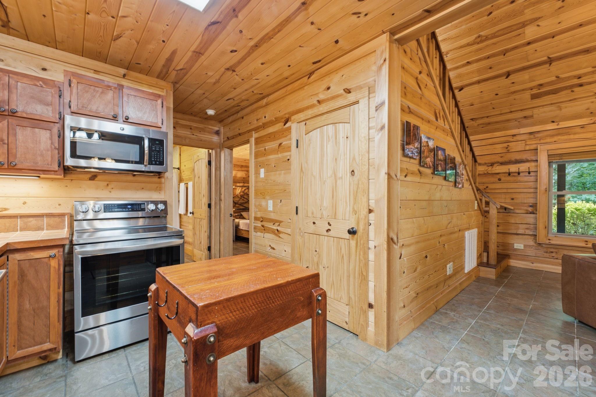 1026 High Top Mountain Road — Whittier