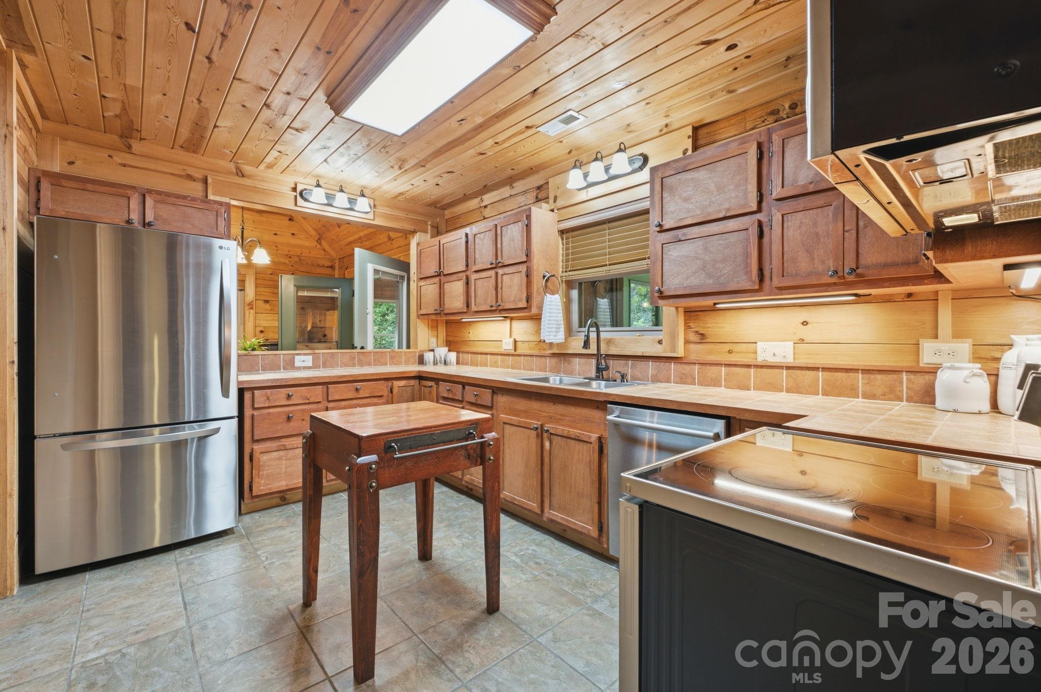 1026 High Top Mountain Road — Whittier
