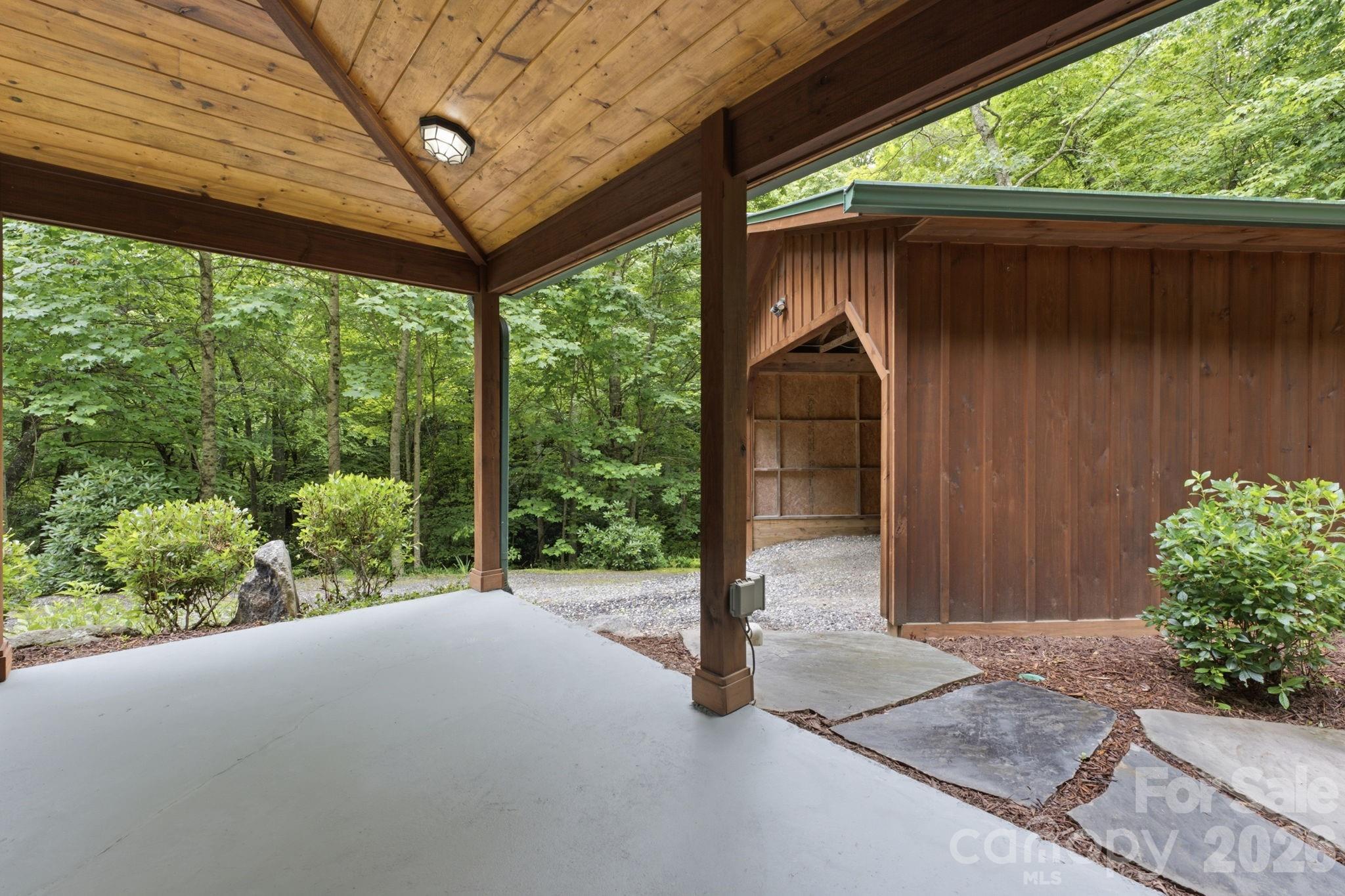1026 High Top Mountain Road — Whittier
