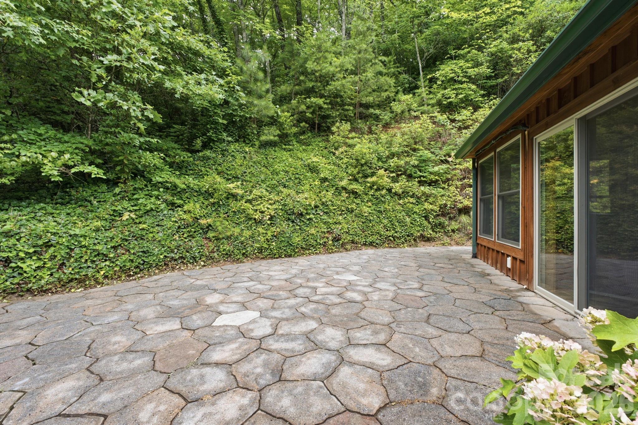 1026 High Top Mountain Road — Whittier