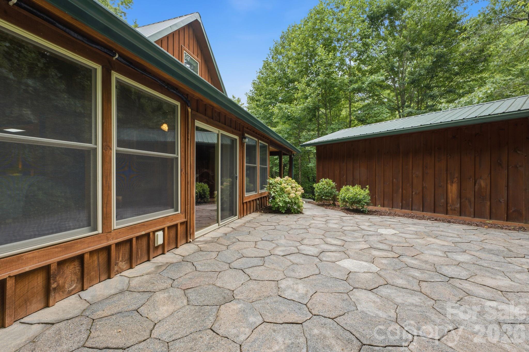 1026 High Top Mountain Road — Whittier