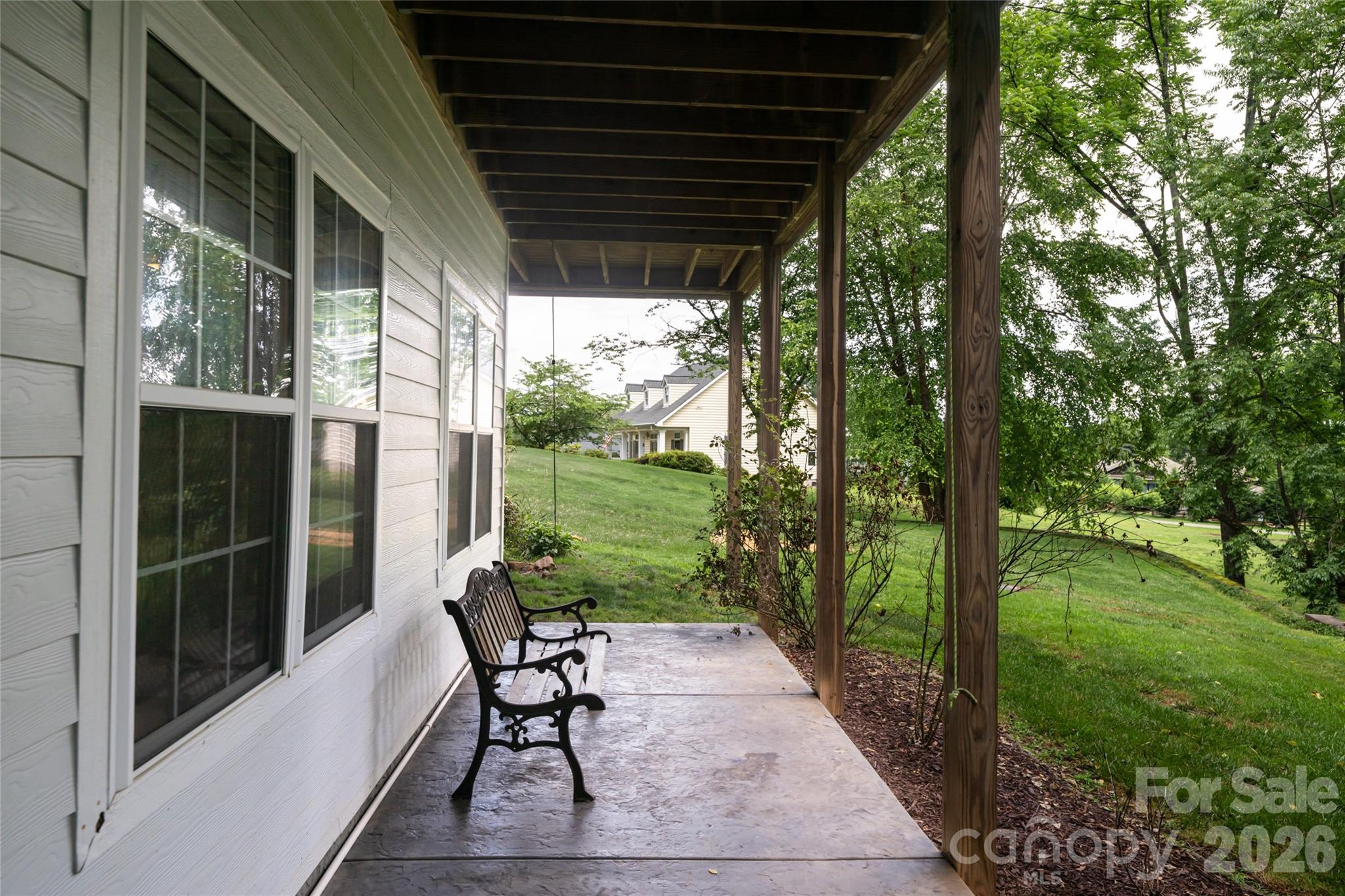 10 Lark Hill Drive — Arden