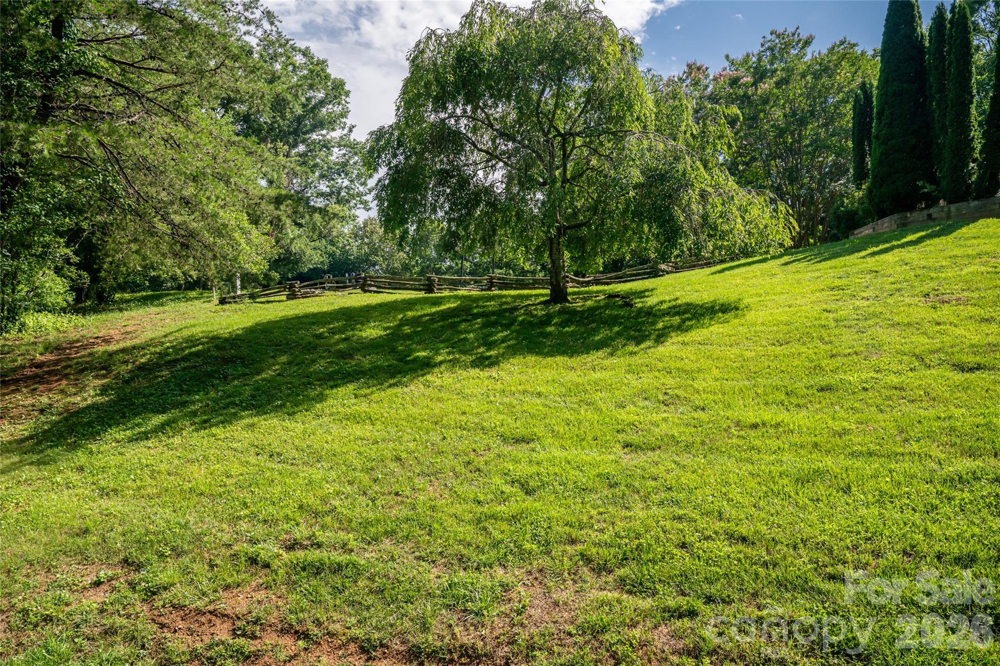 10 Lark Hill Drive — Arden