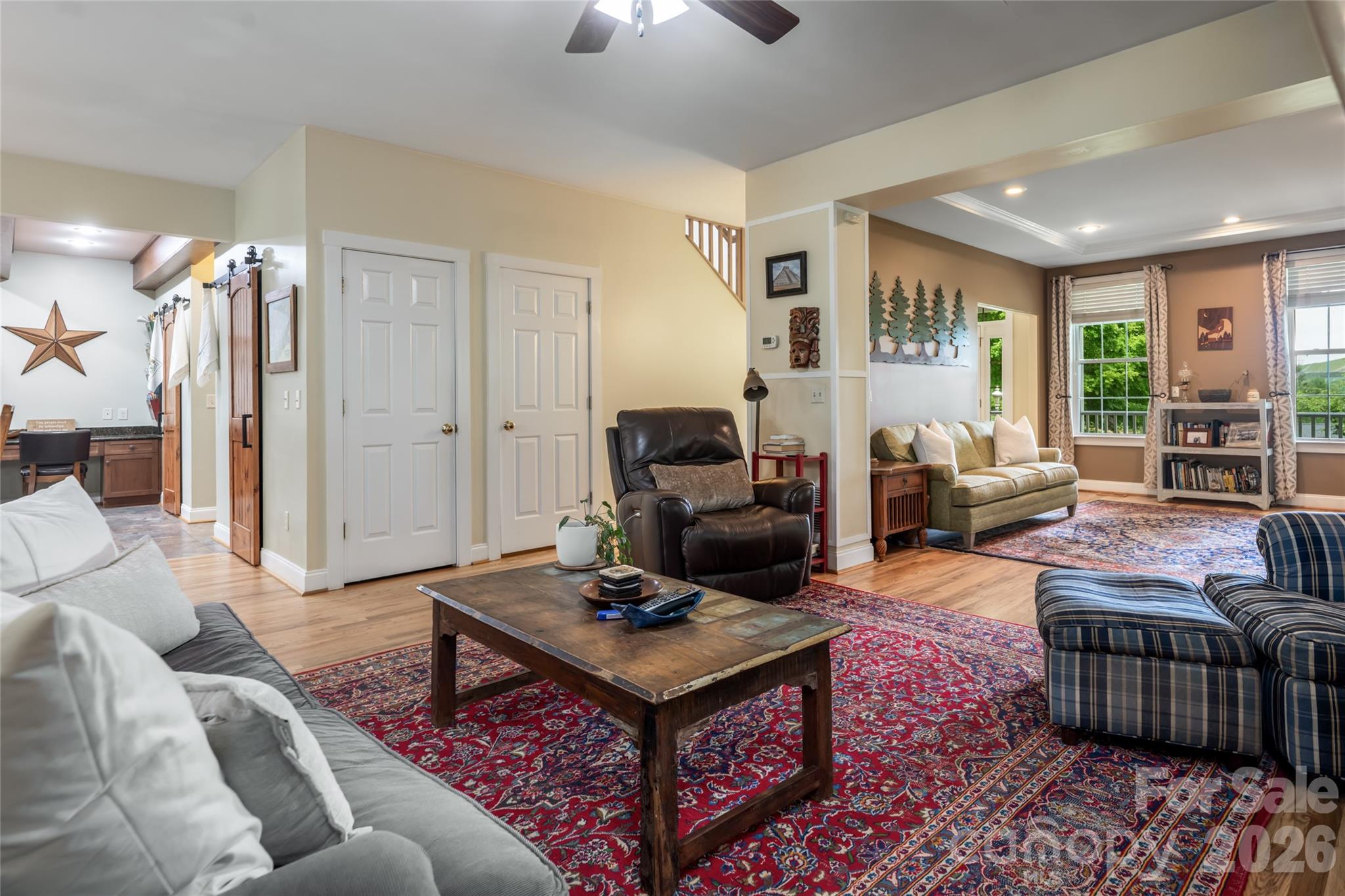 10 Lark Hill Drive — Arden