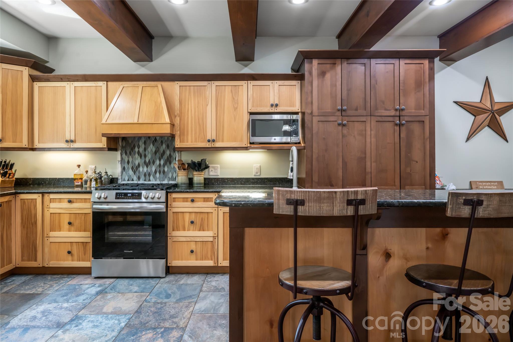 10 Lark Hill Drive — Arden