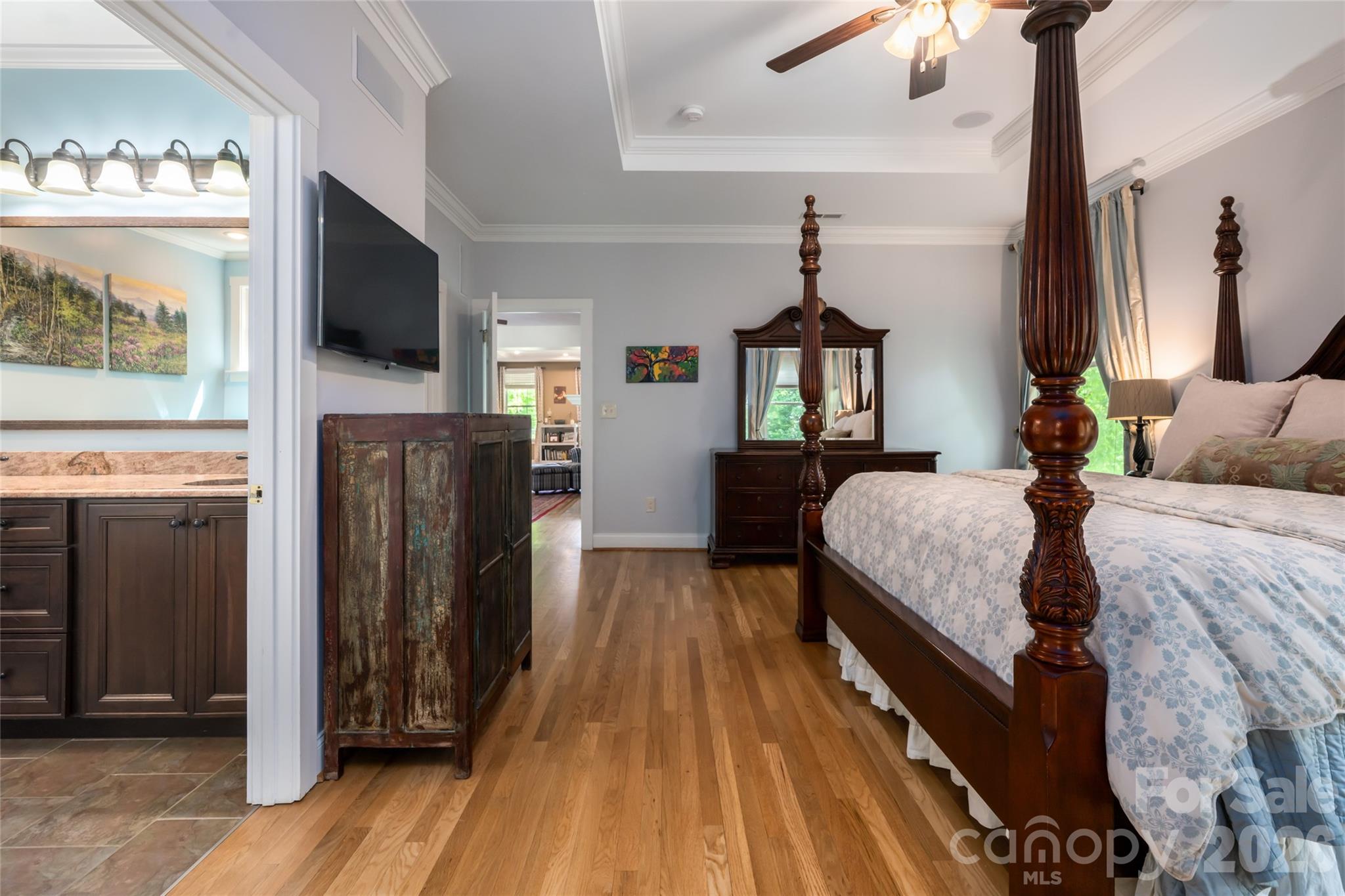 10 Lark Hill Drive — Arden