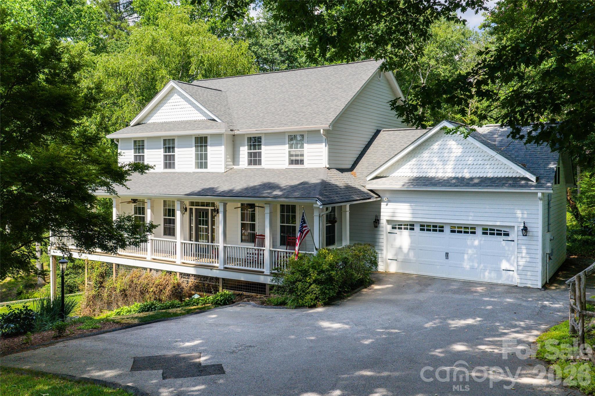 10 Lark Hill Drive — Arden