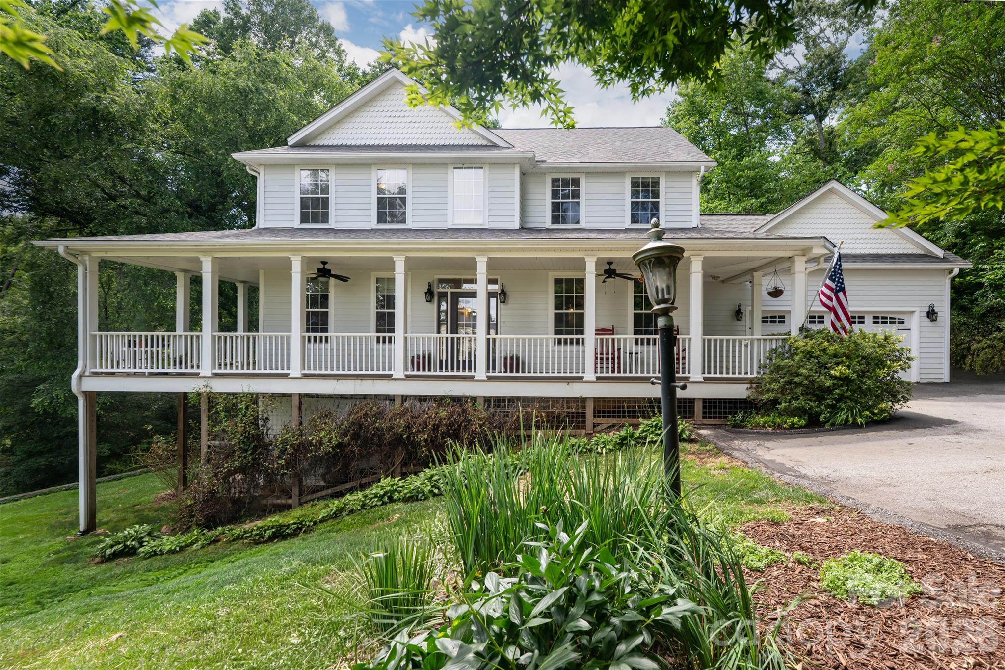 10 Lark Hill Drive — Arden