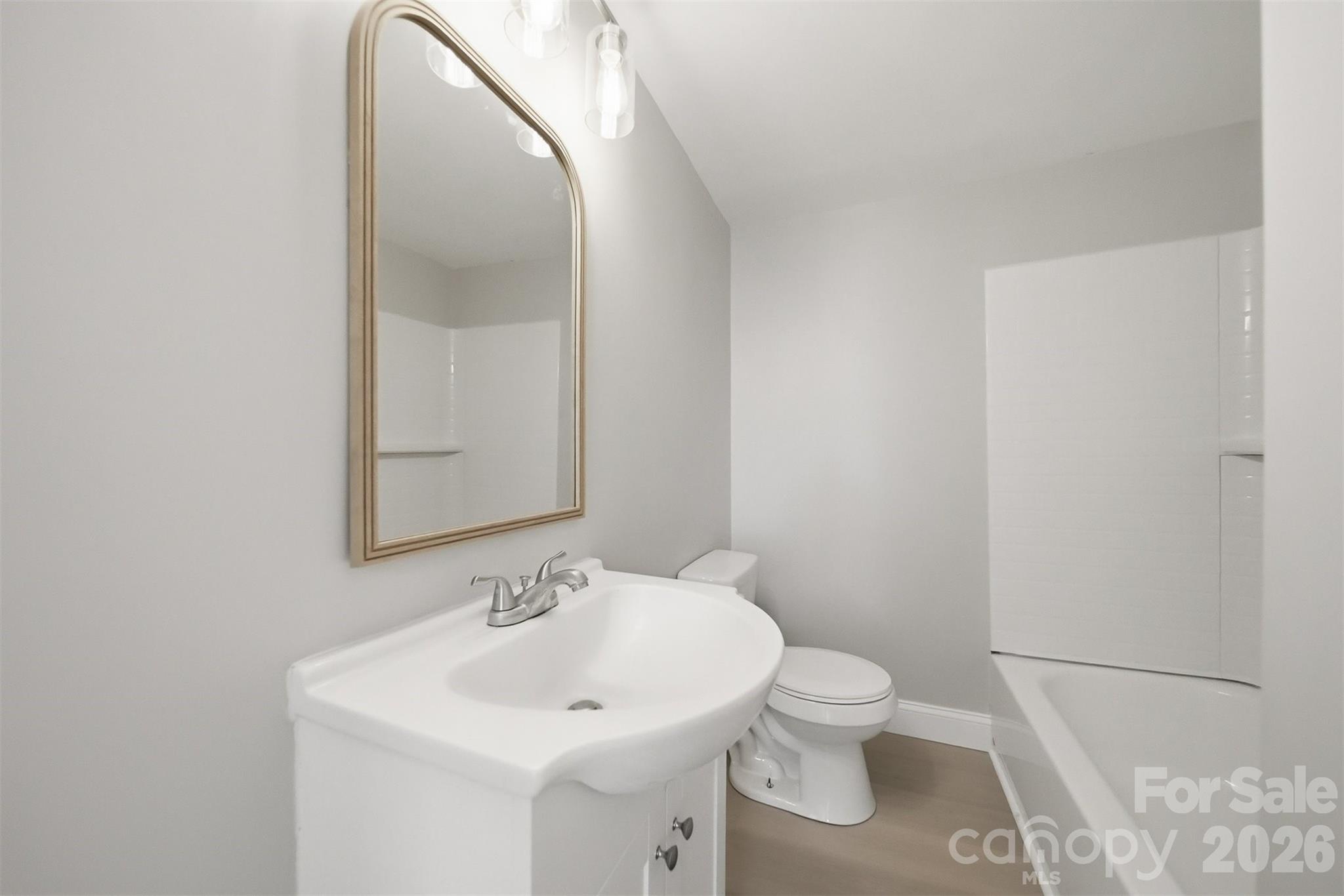 218 33rd Street SW — Hickory