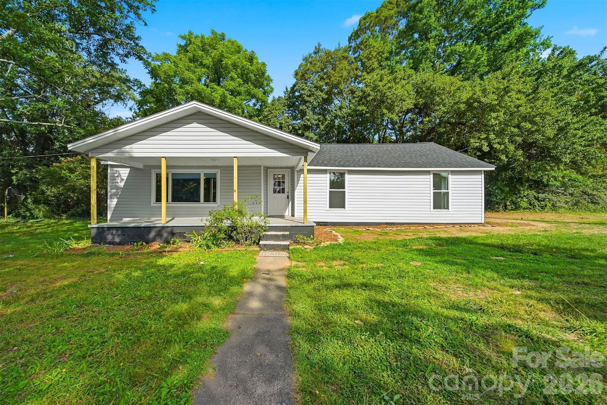 218 33rd Street SW — Hickory