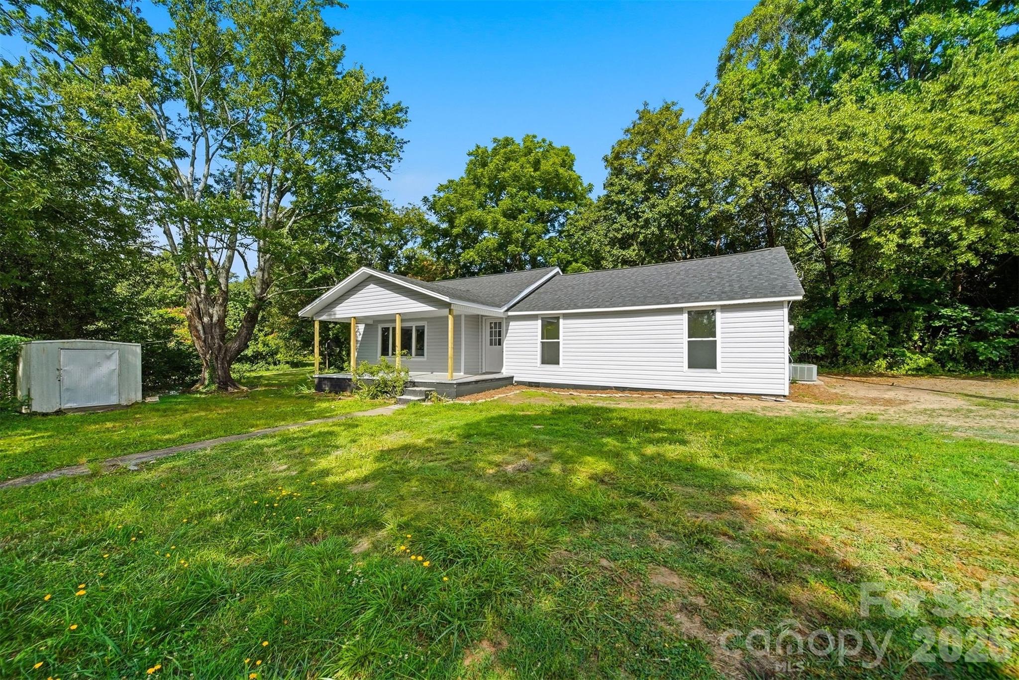 218 33rd Street SW — Hickory