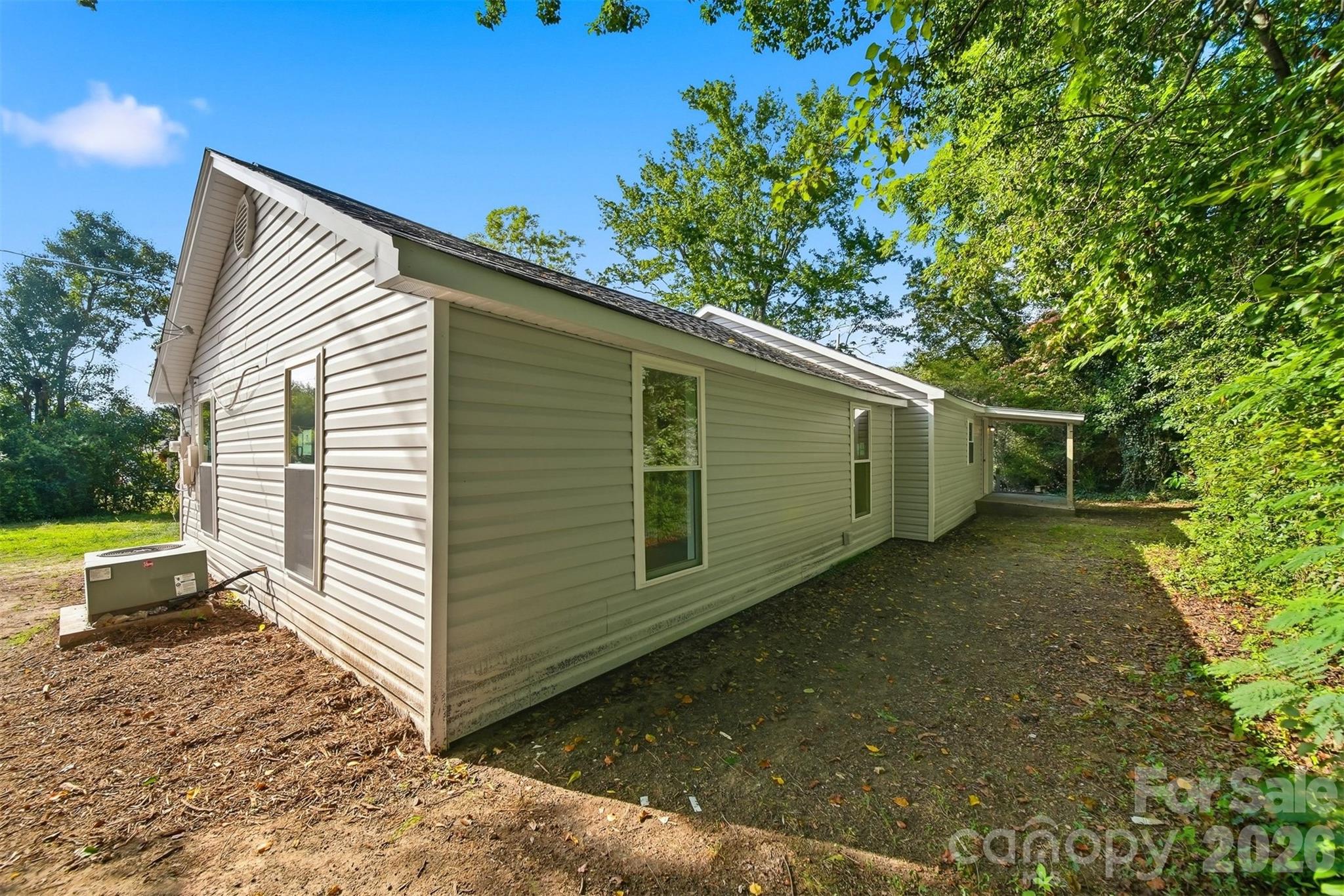 218 33rd Street SW — Hickory