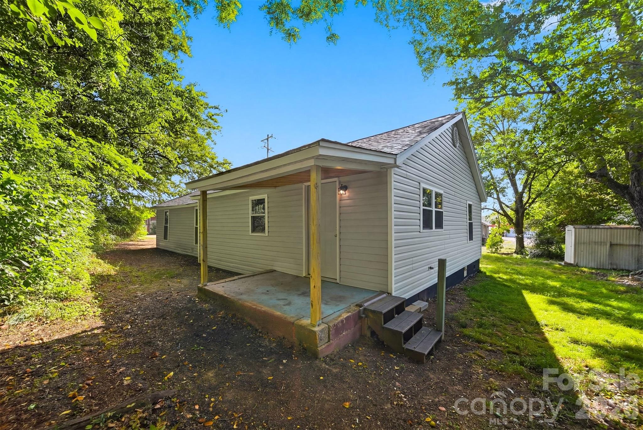 218 33rd Street SW — Hickory