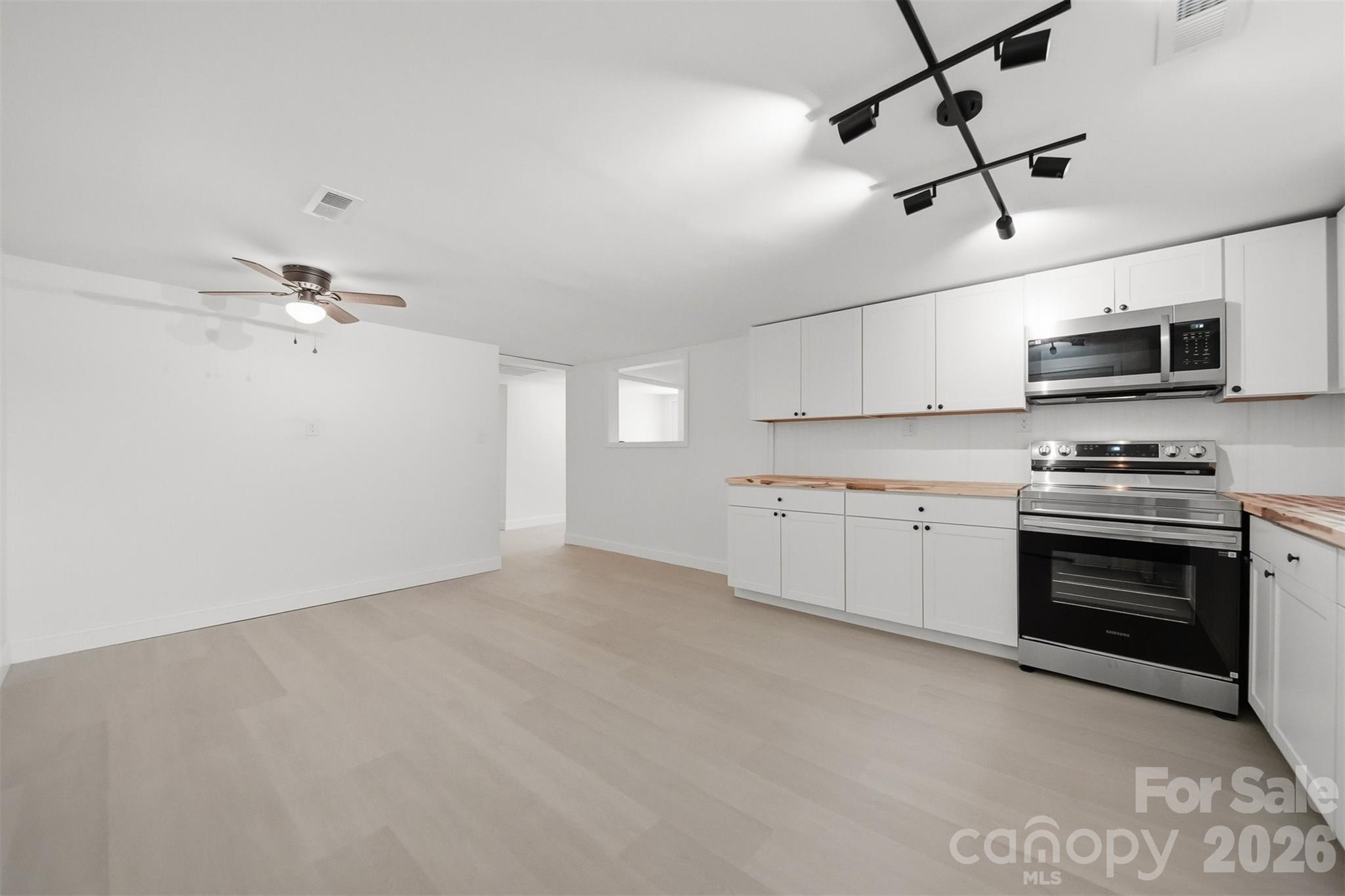 218 33rd Street SW — Hickory