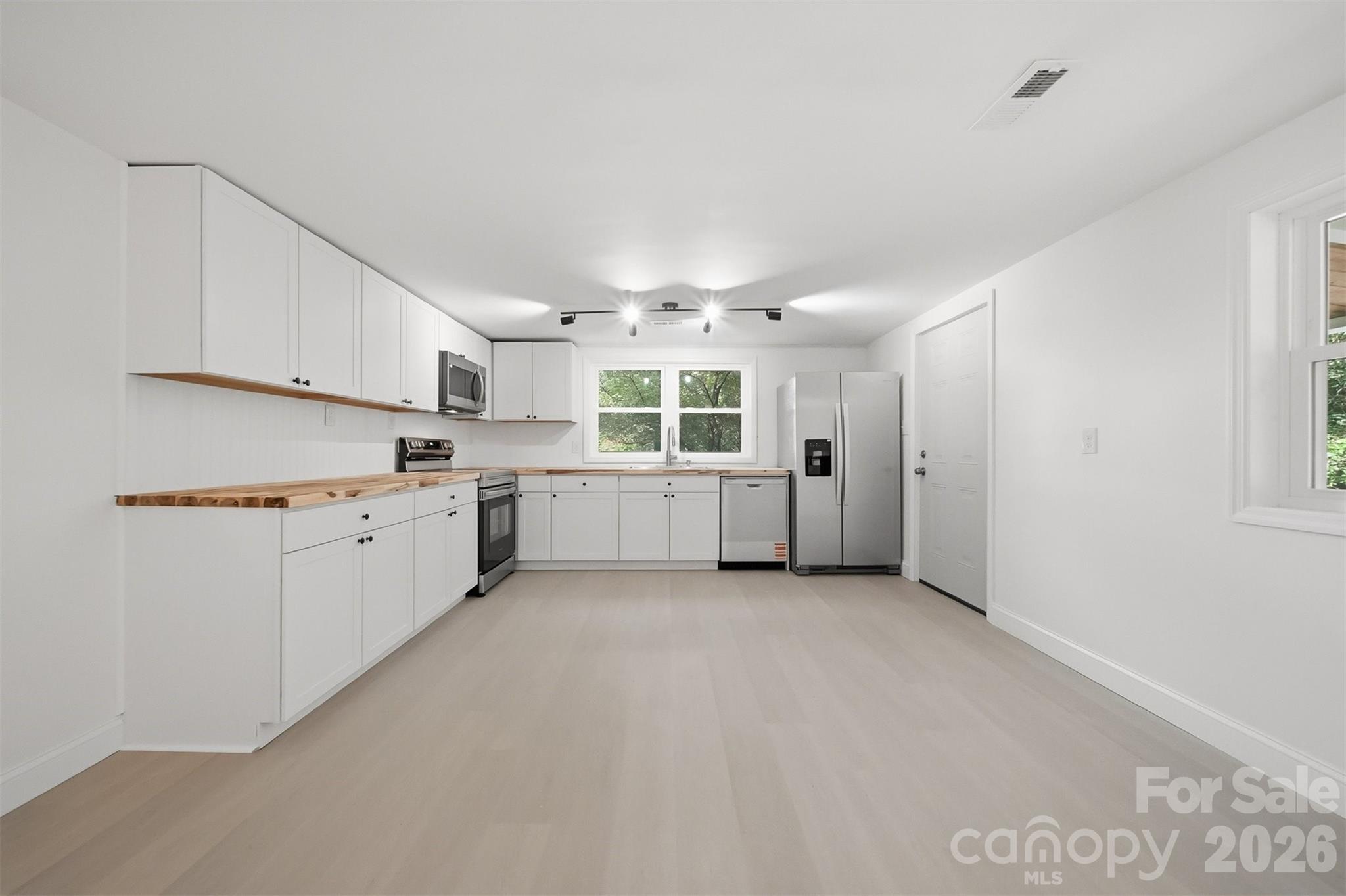 218 33rd Street SW — Hickory
