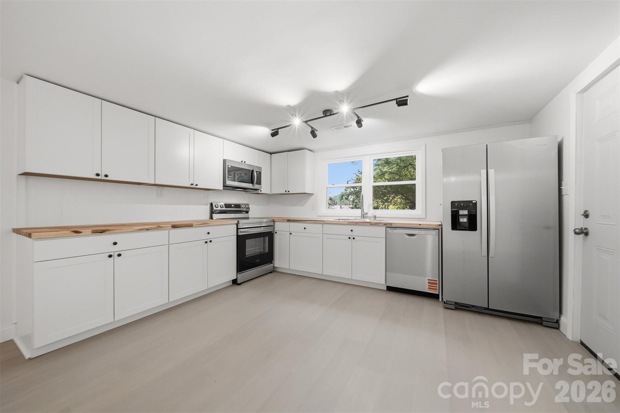 218 33rd Street SW — Hickory