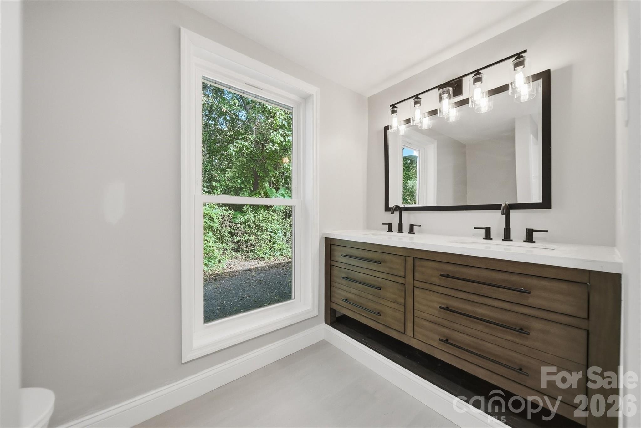 218 33rd Street SW — Hickory